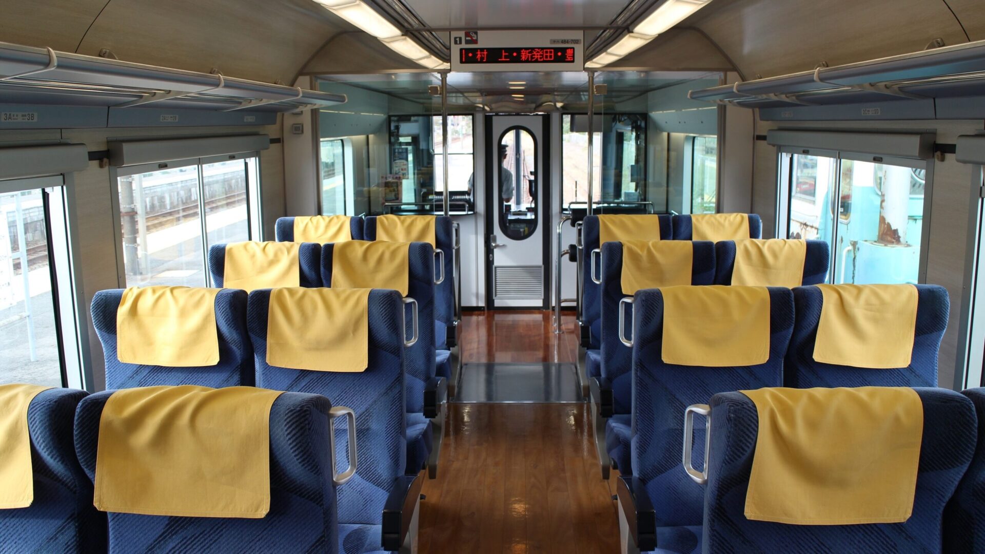 きらきらうえつ号車内