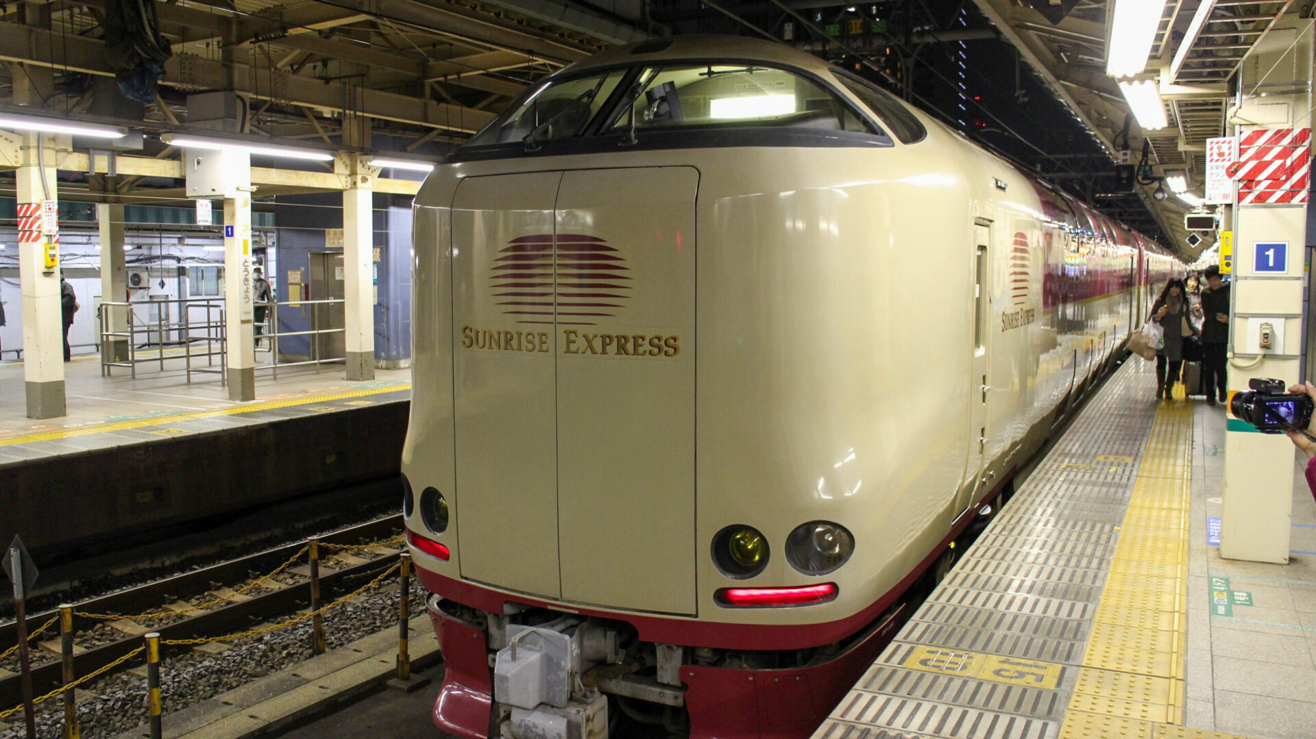 東京駅に入線したサンライズ瀬戸号
