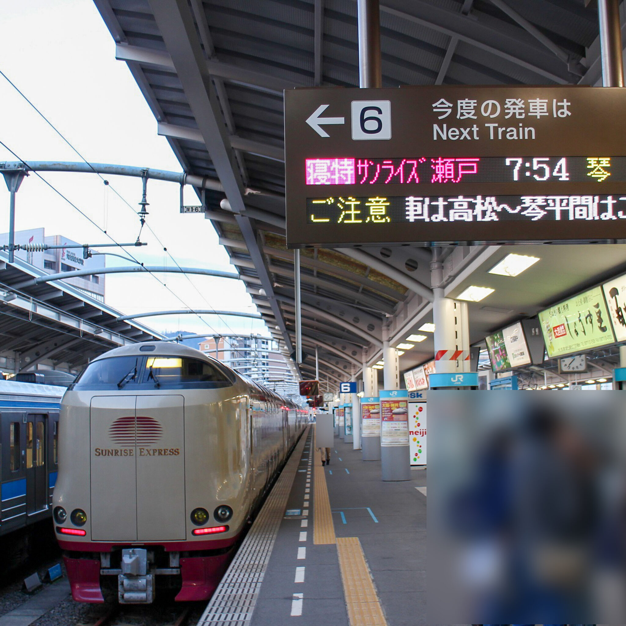 高松駅に停車中のサンライズ瀬戸号