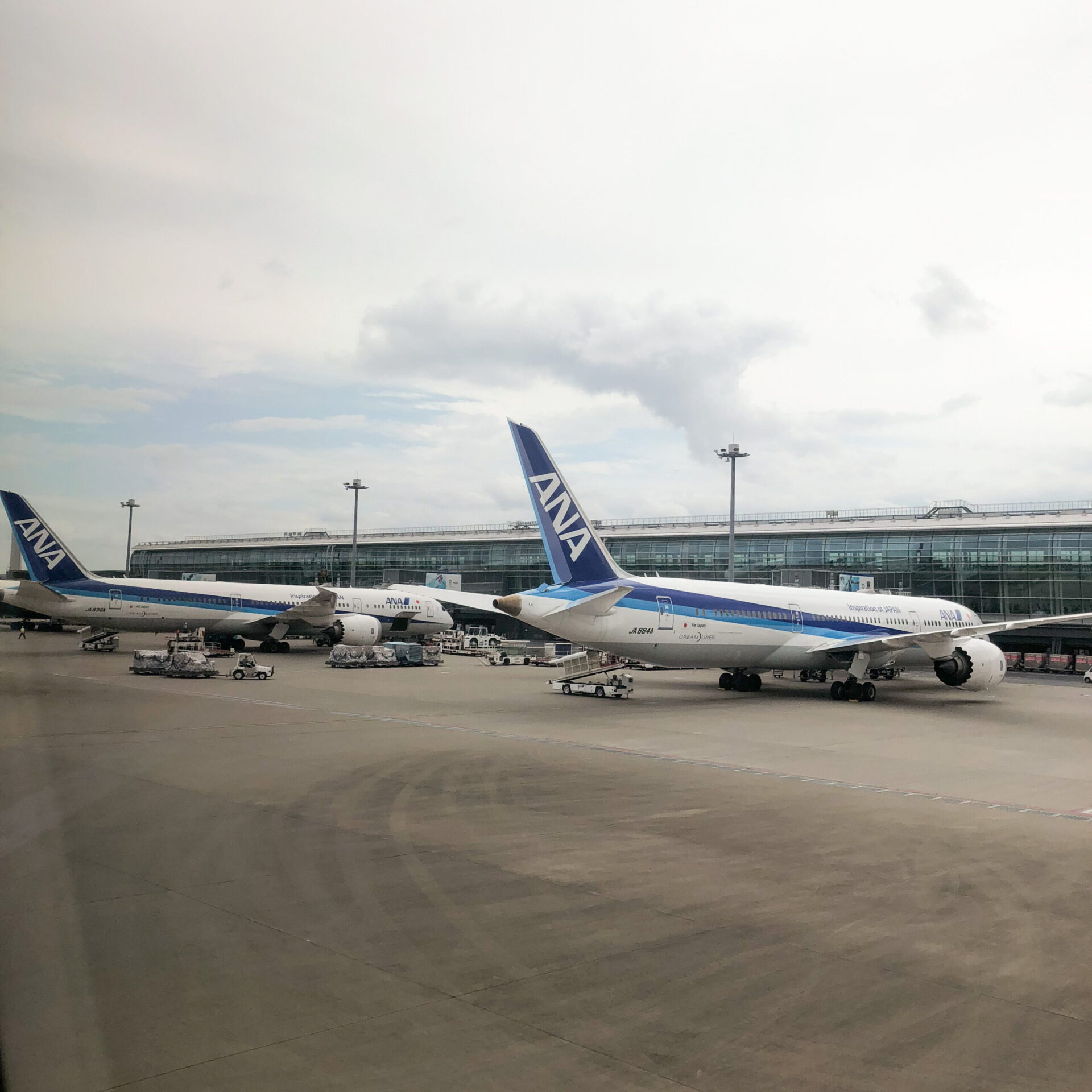羽田空港に停まる航空機