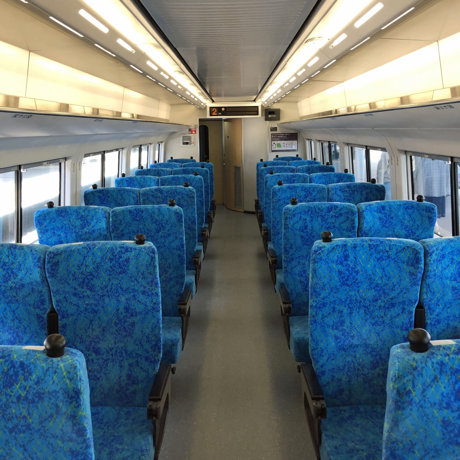 JR253系電車普通車車内