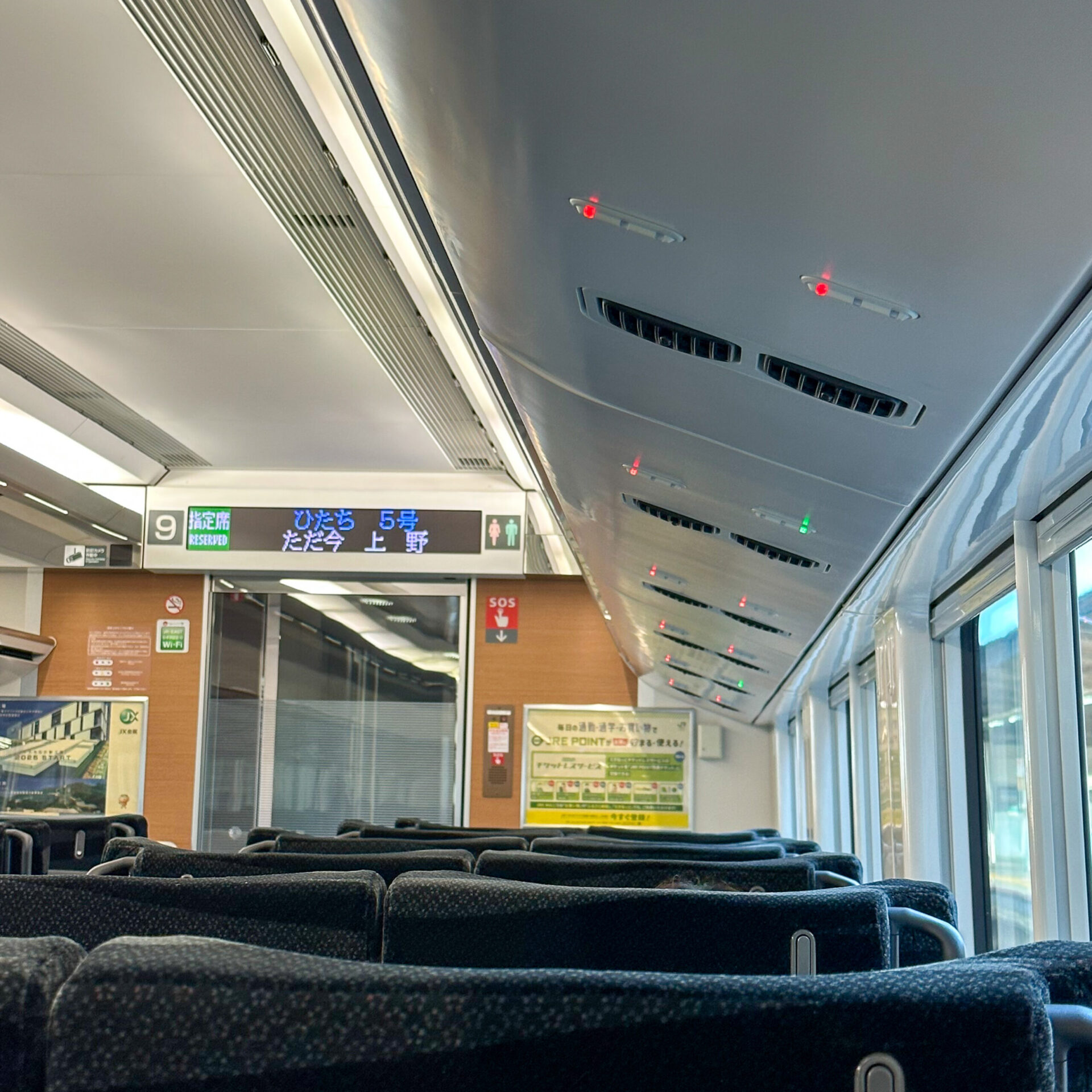 常磐線特急座席上のランプ