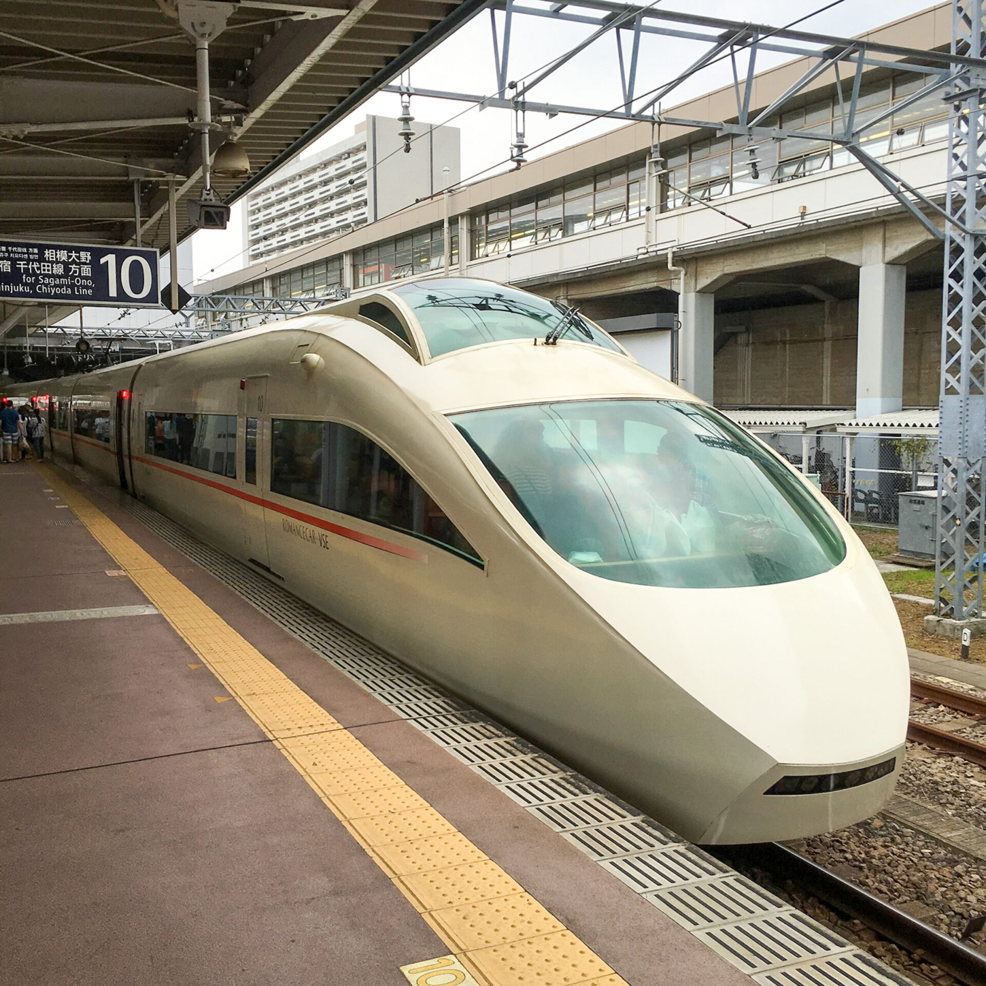 VSE車両小田原駅にて