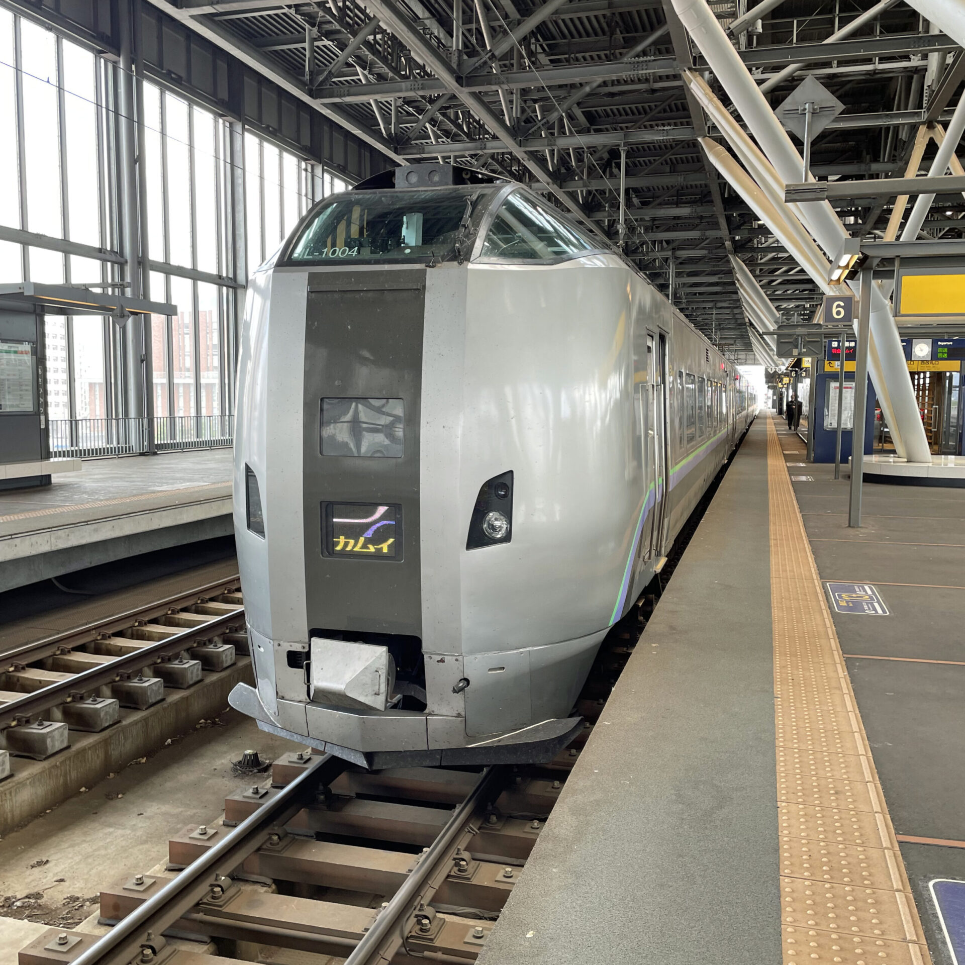 特急カムイ号旭川駅にて