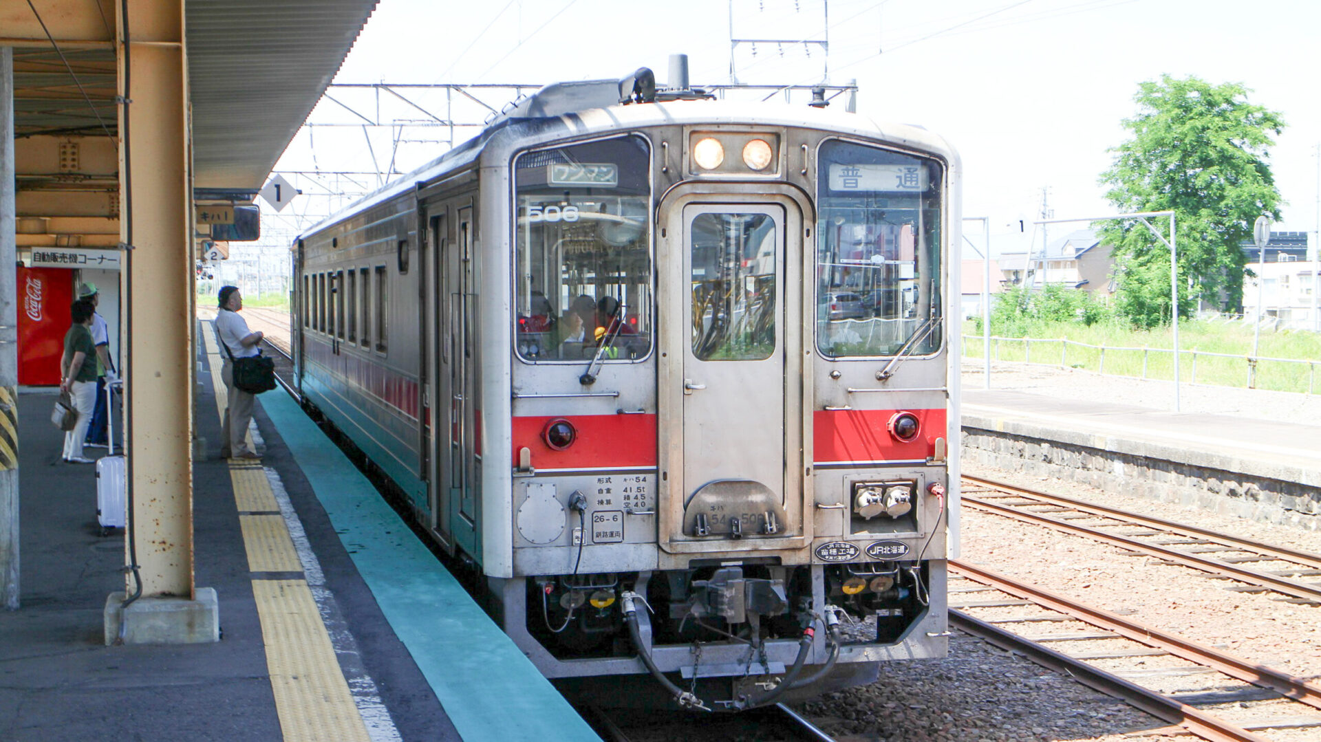 深川駅に入線する留萌本線普通列車