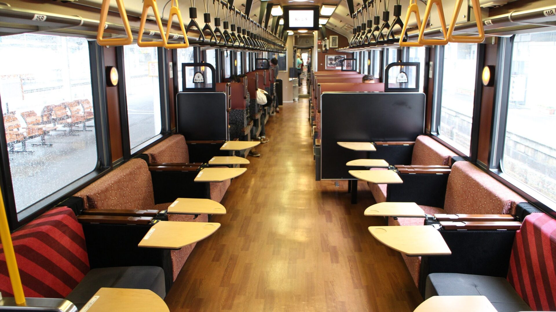 おいこっと号車内