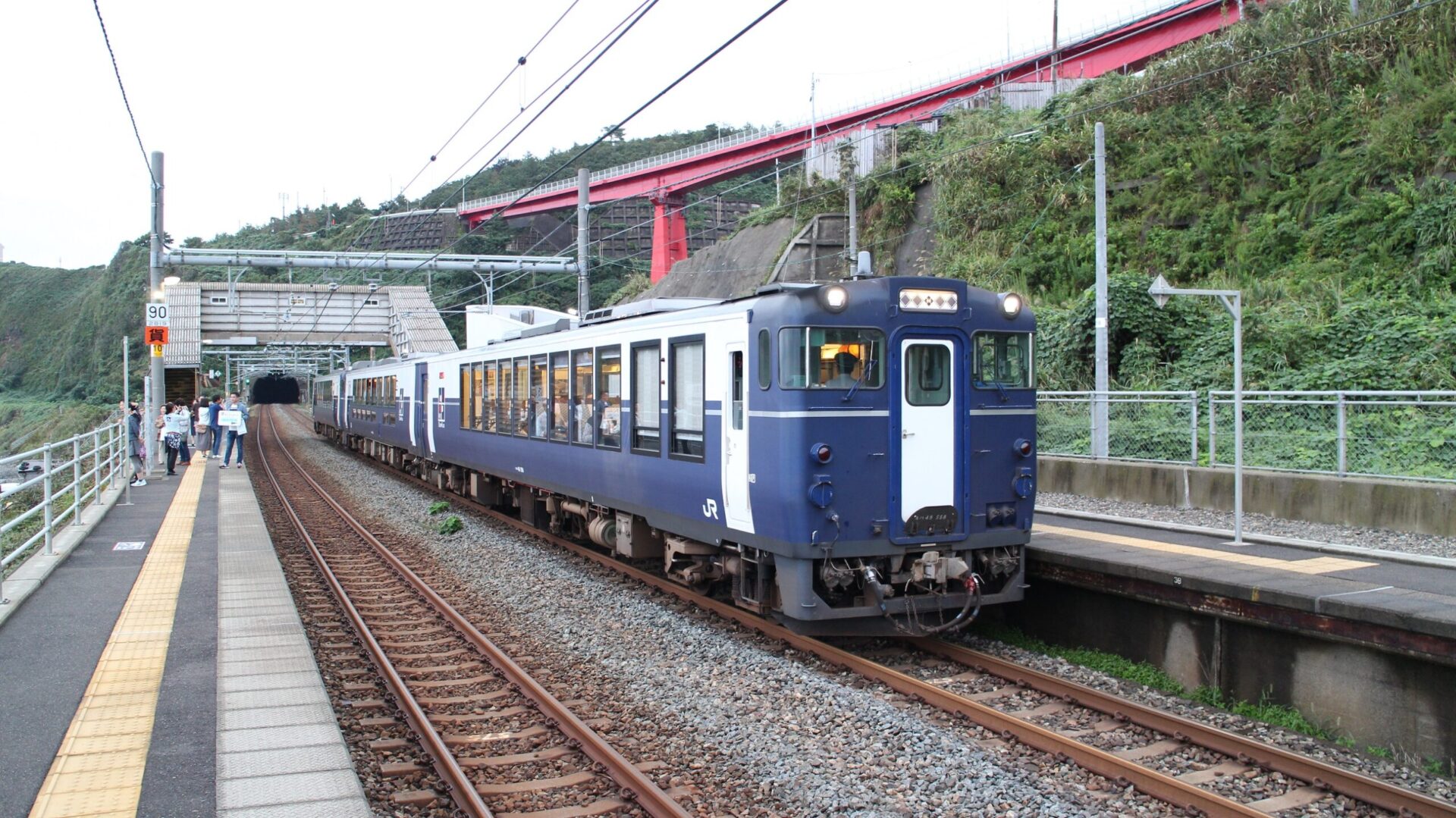 こしのしゅくら号青海川駅にて