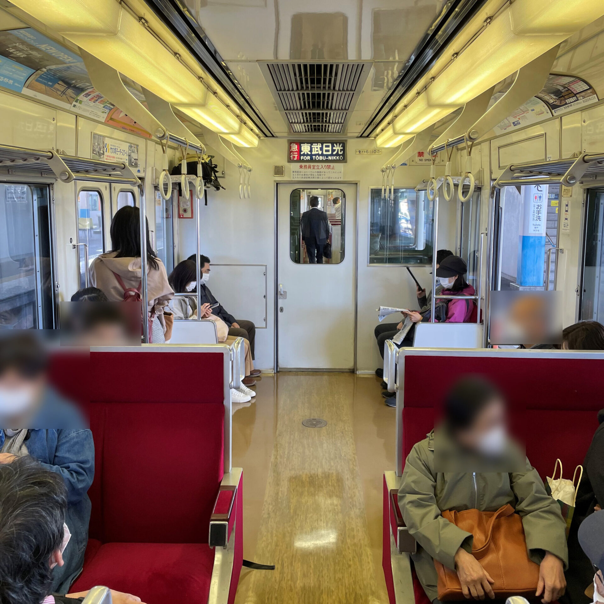 急行東武日光駅行き車内