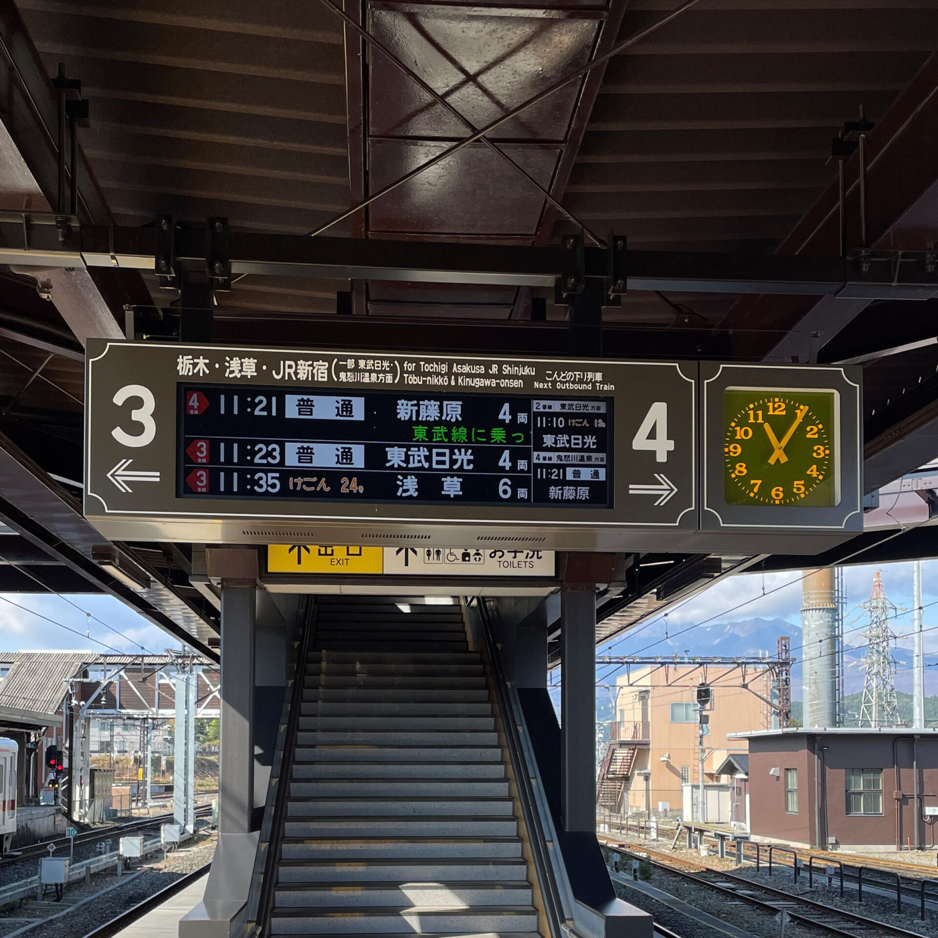 下今市駅ホーム上の発車案内