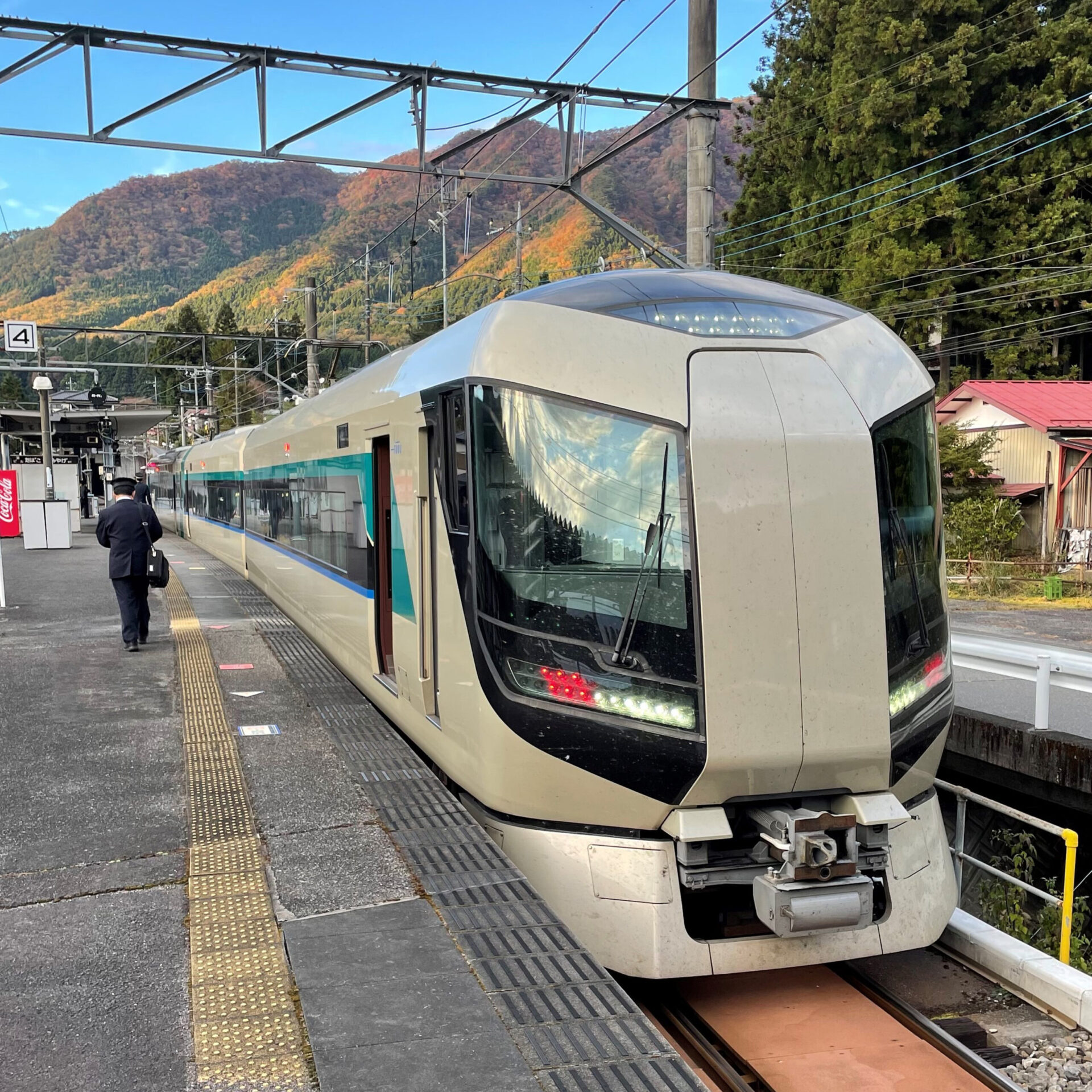 特急リバティ会津号新藤原駅にて