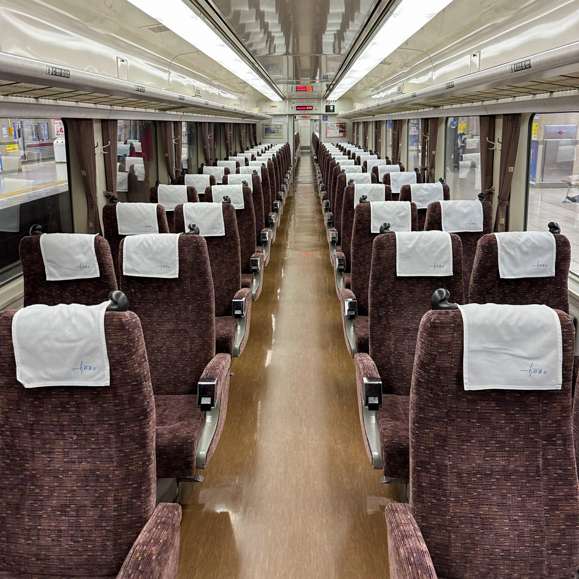 200系りょうもう号車内