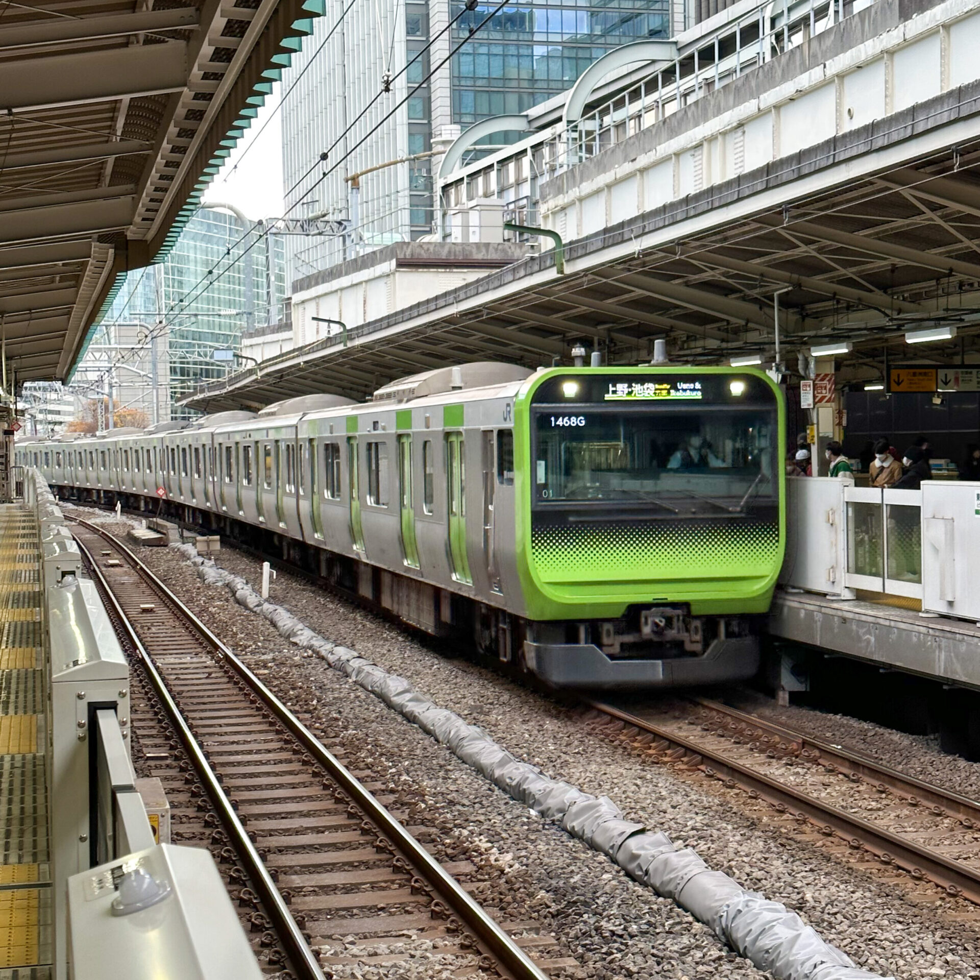 山手線内回り東京駅にて