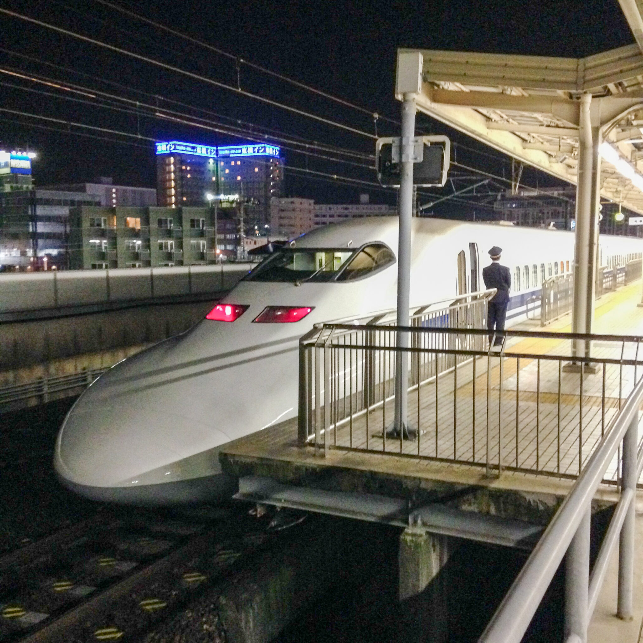 三島駅に停車するこだま号