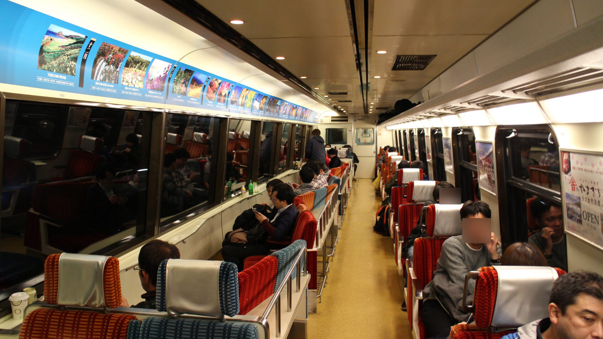 黒船電車普通車車内
