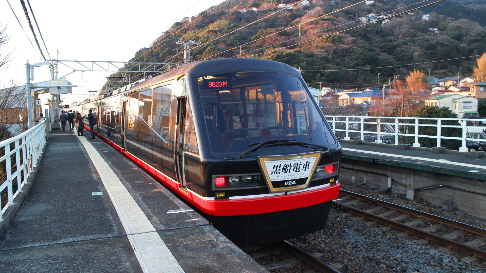 黒船電車片瀬白田駅にて