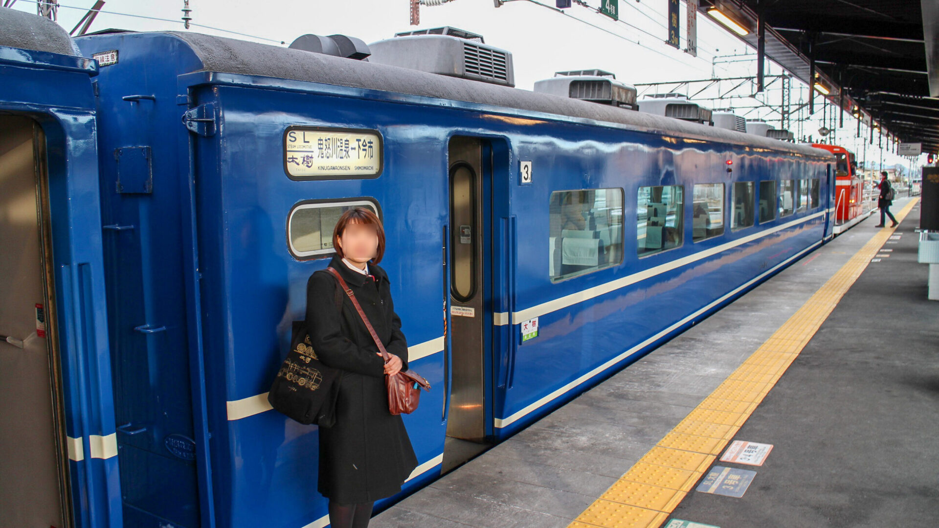 発車を待つSL大樹
