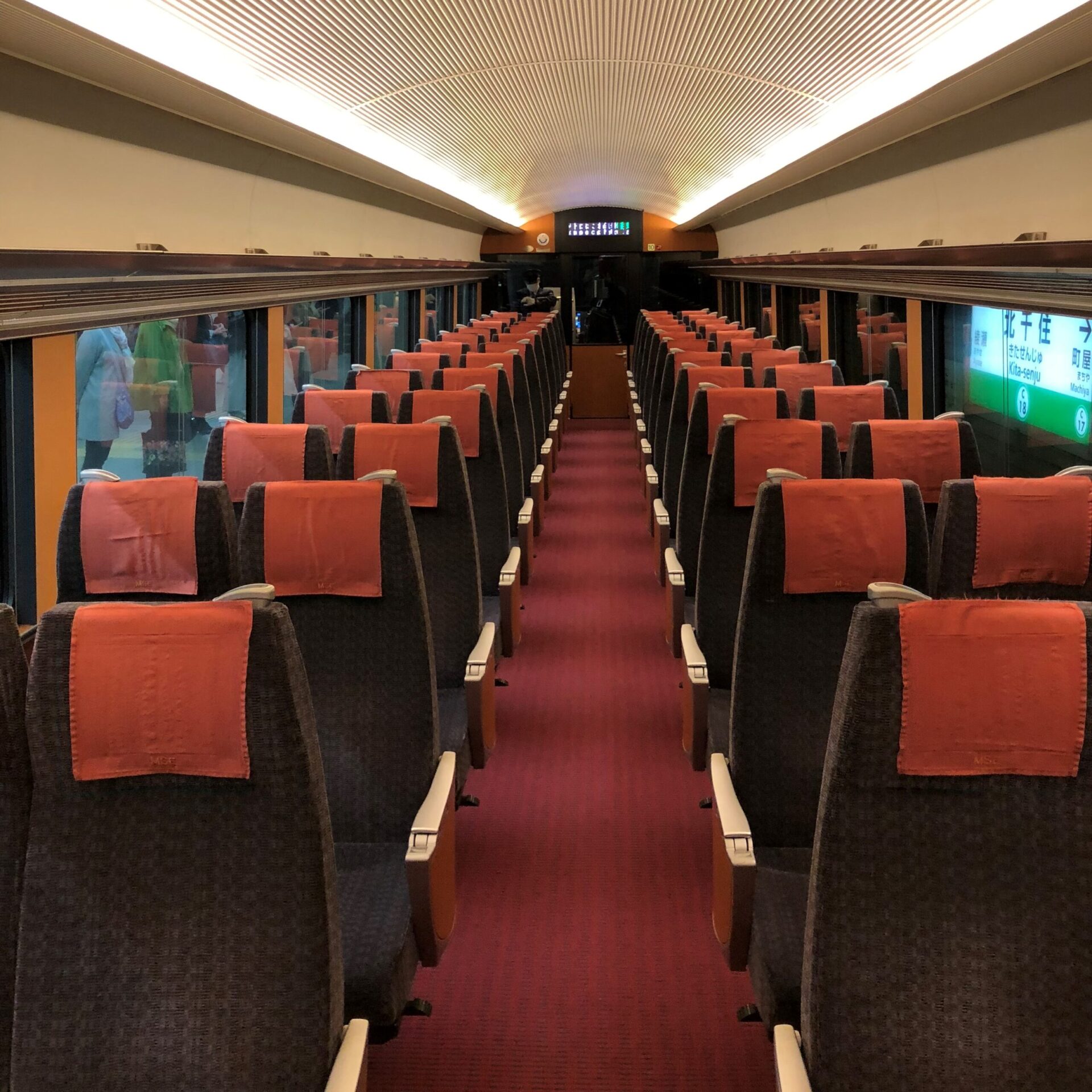 メトロえのしま号の車内