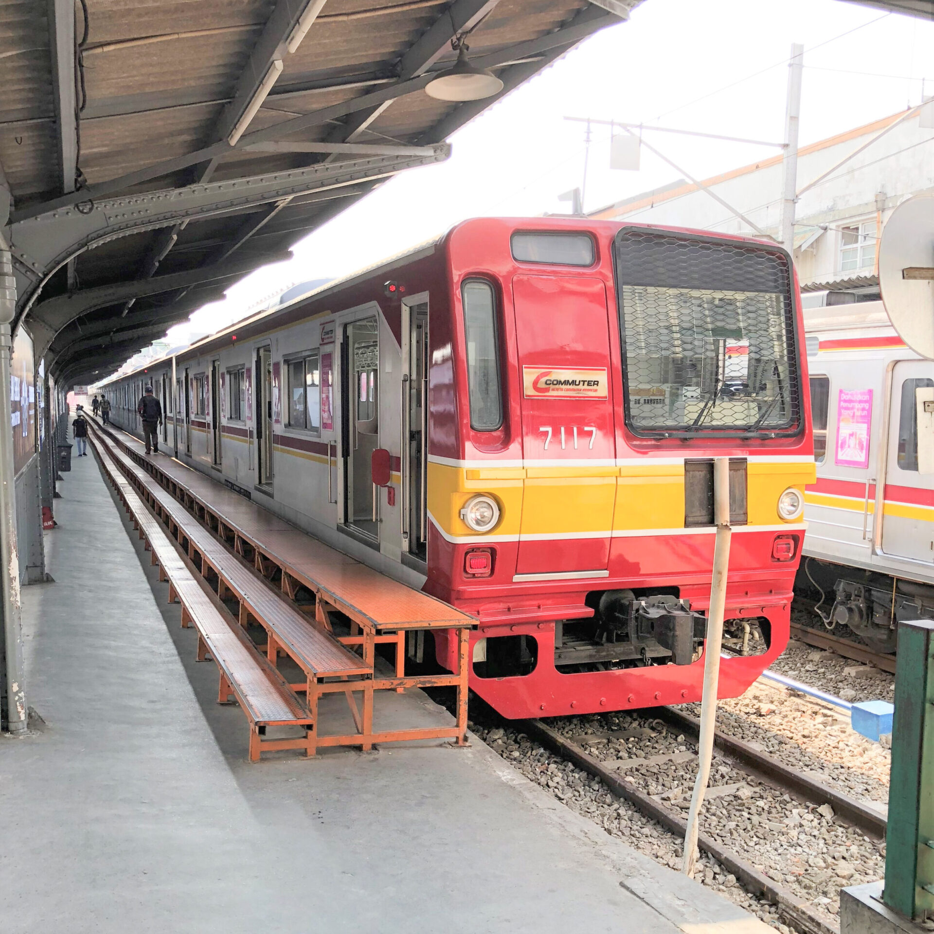 7000系車両ジャカルタコタ駅にて