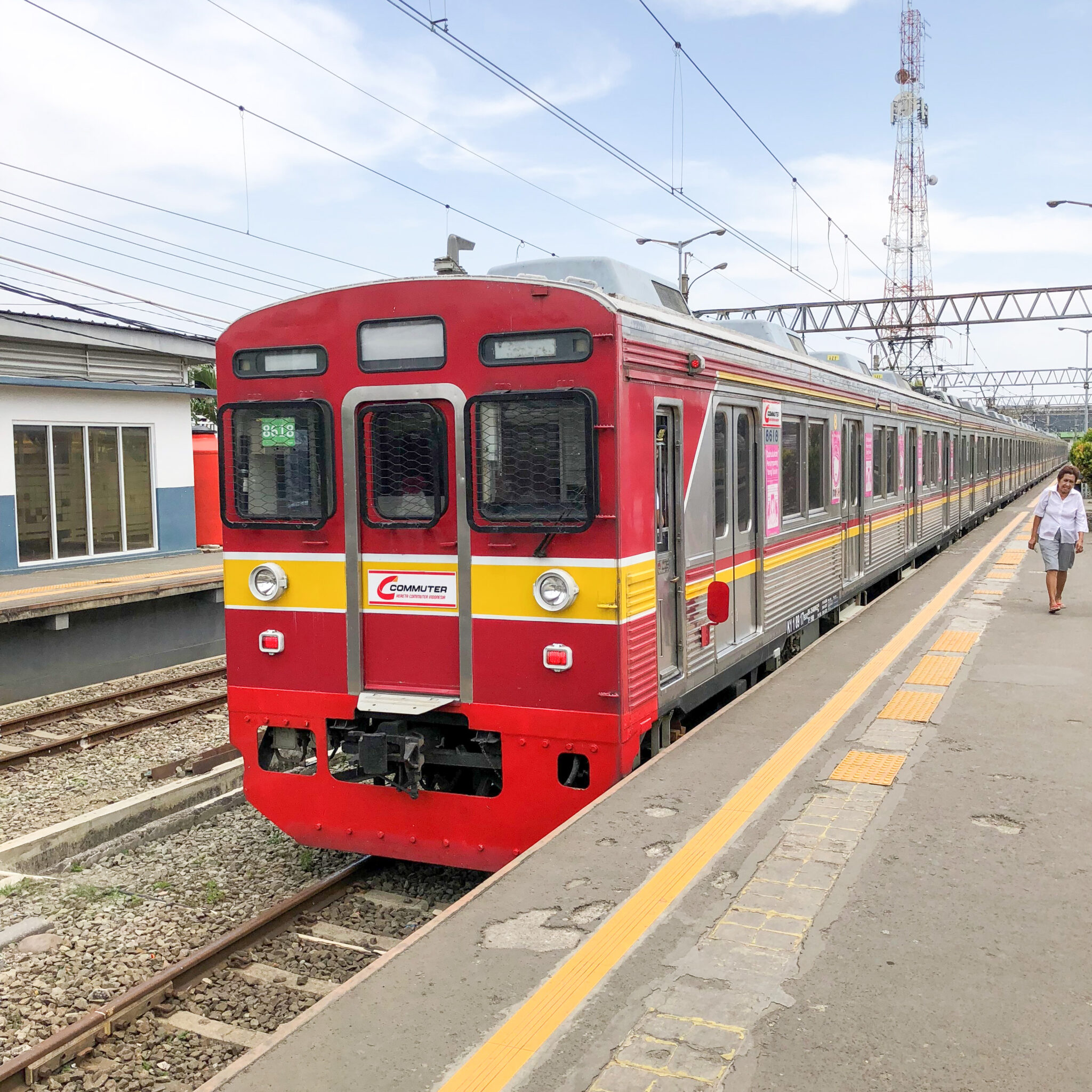 8500系車両ボゴール駅にて