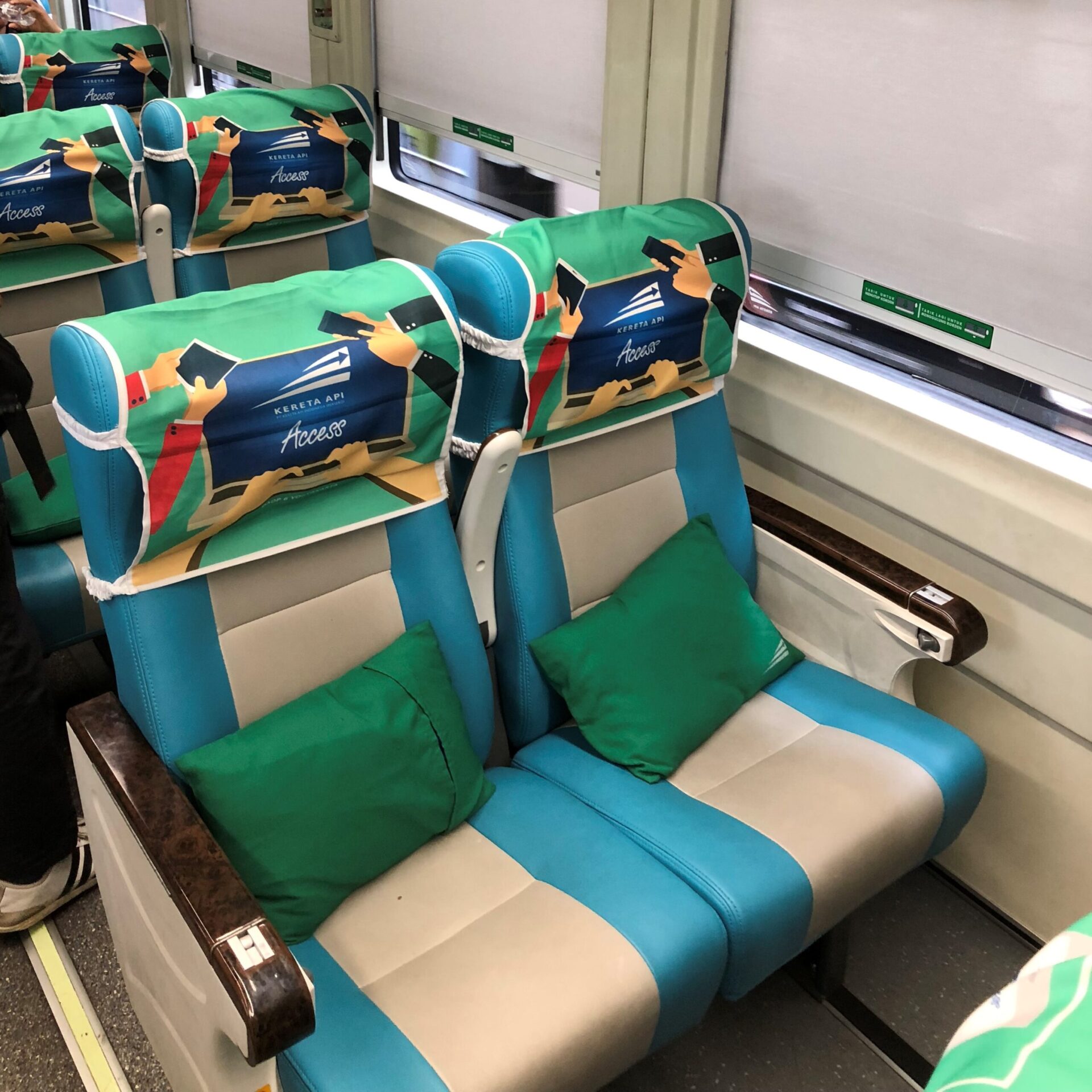 タクサカ号1等車車内