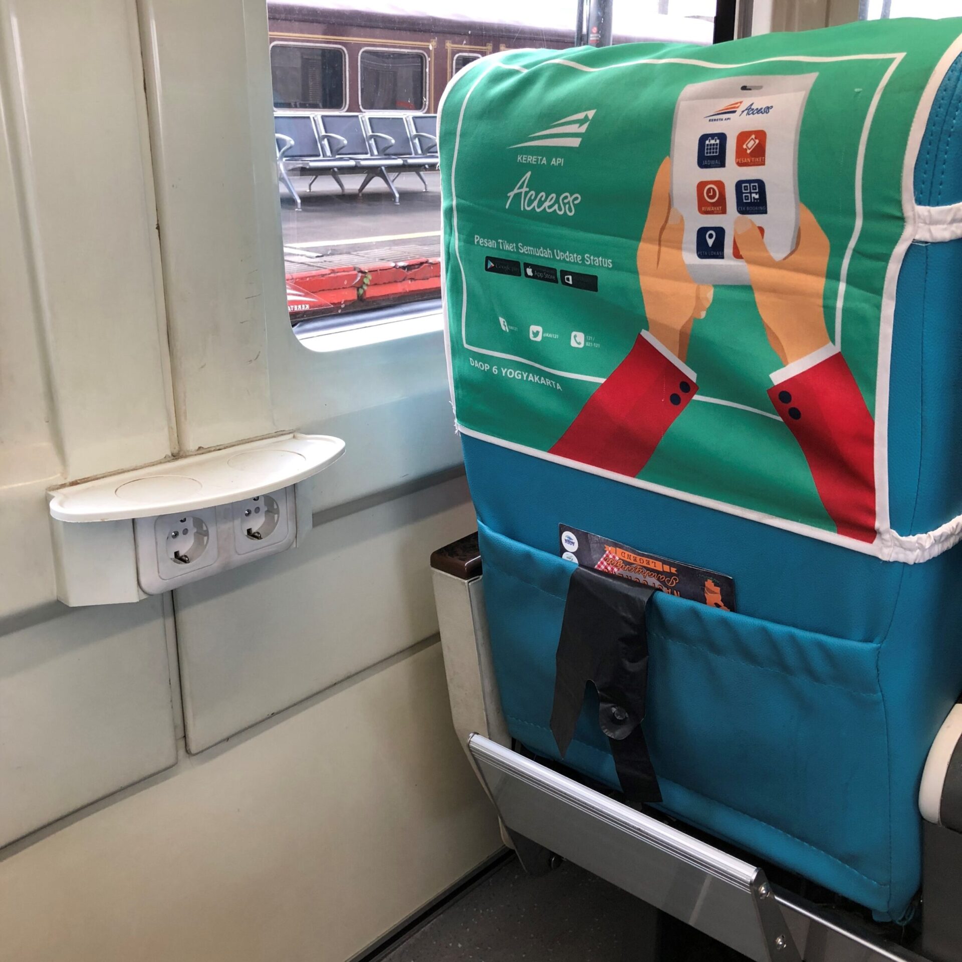 タクサカ号1等車車内