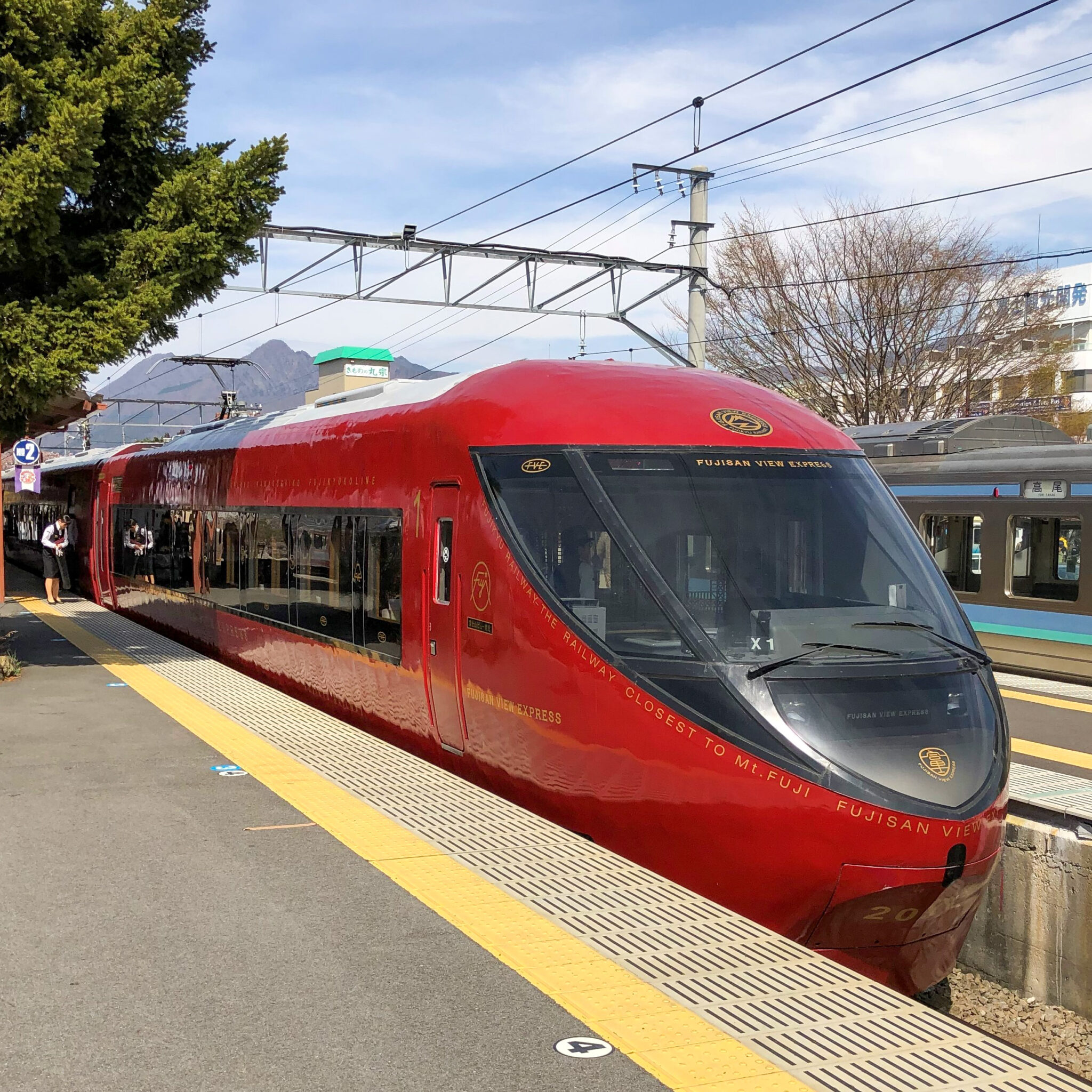 富士山ビュー特急河口湖駅にて