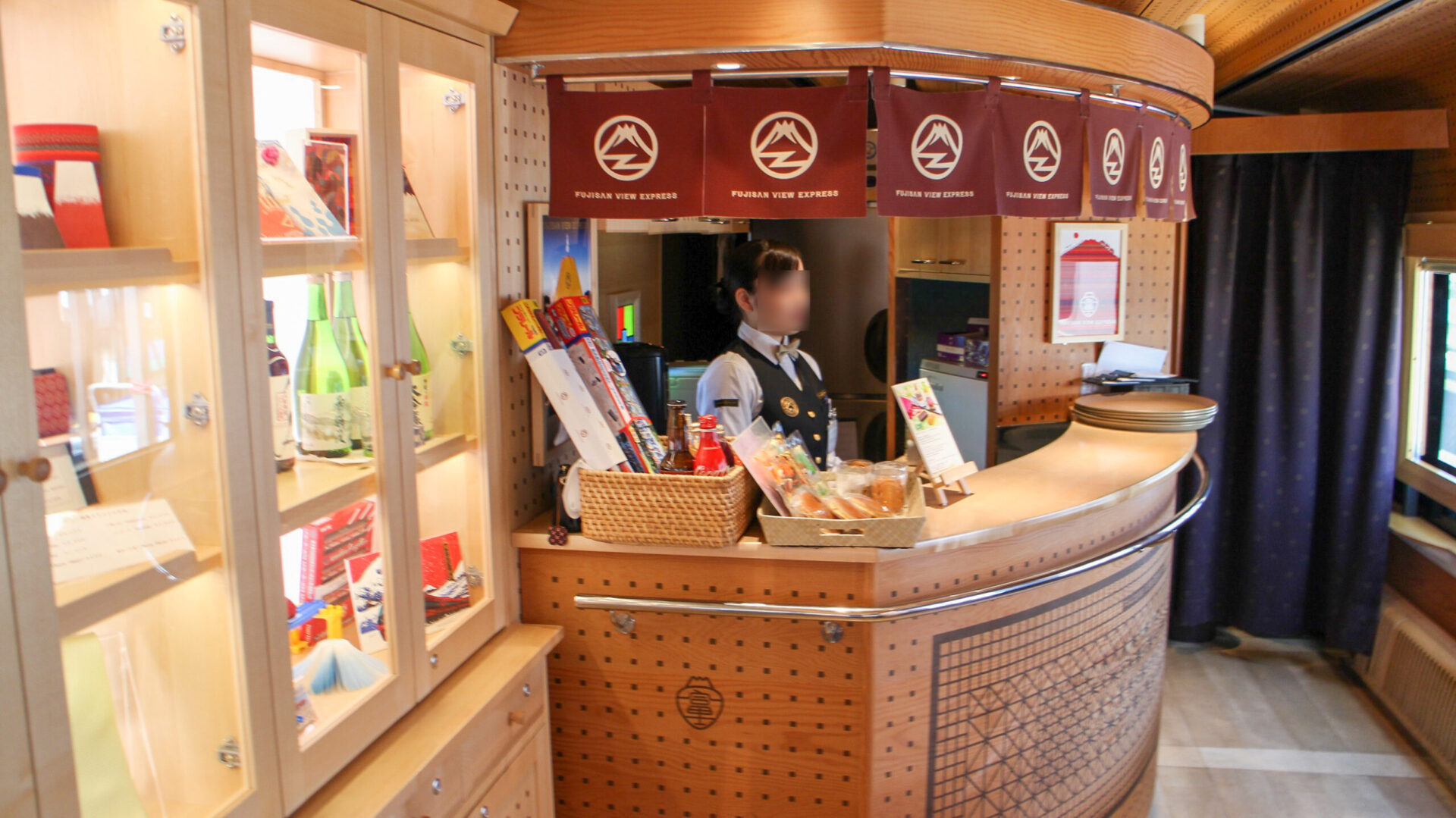 富士山ビュー特急1号車売店