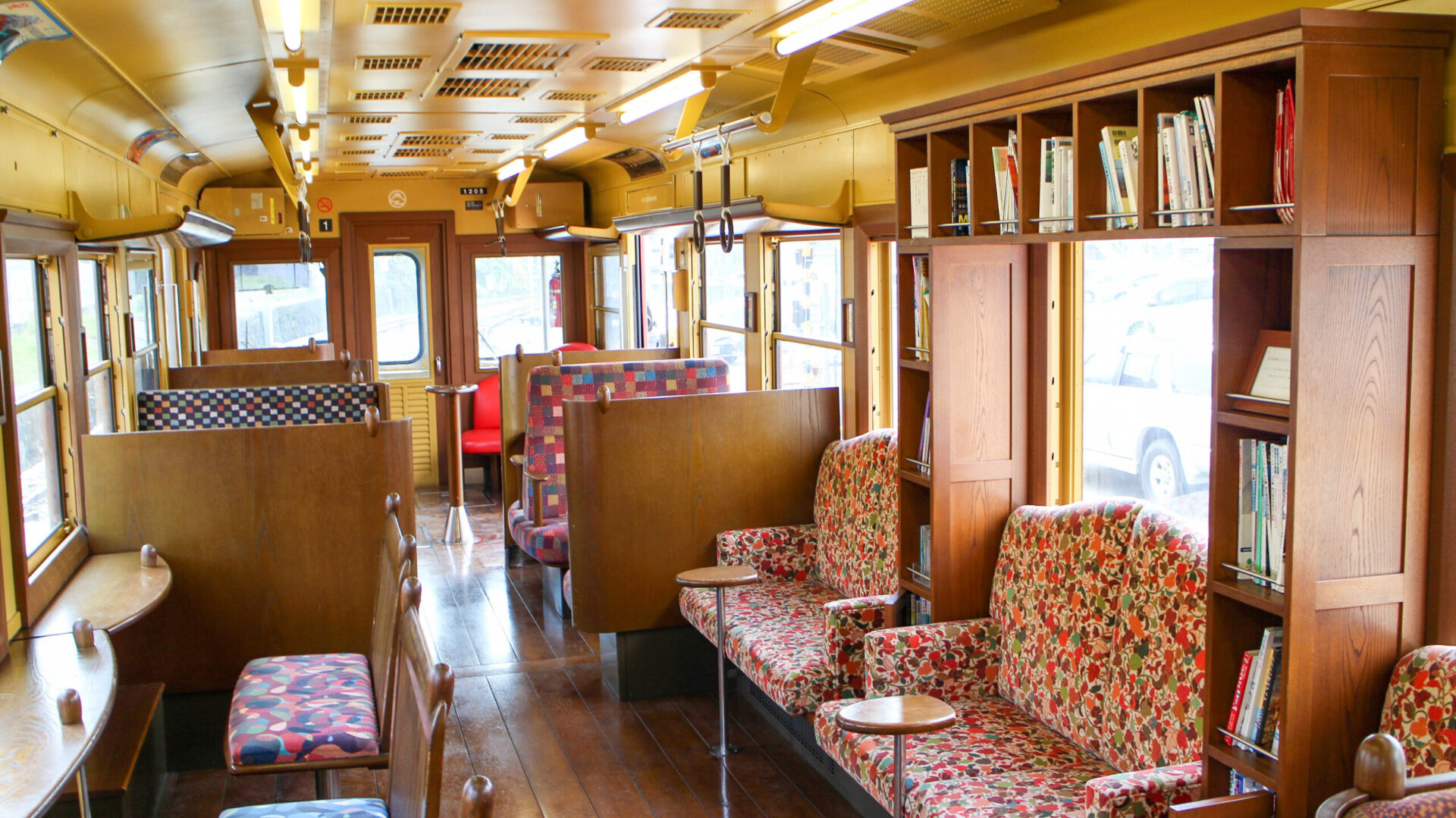 富士登山電車車内