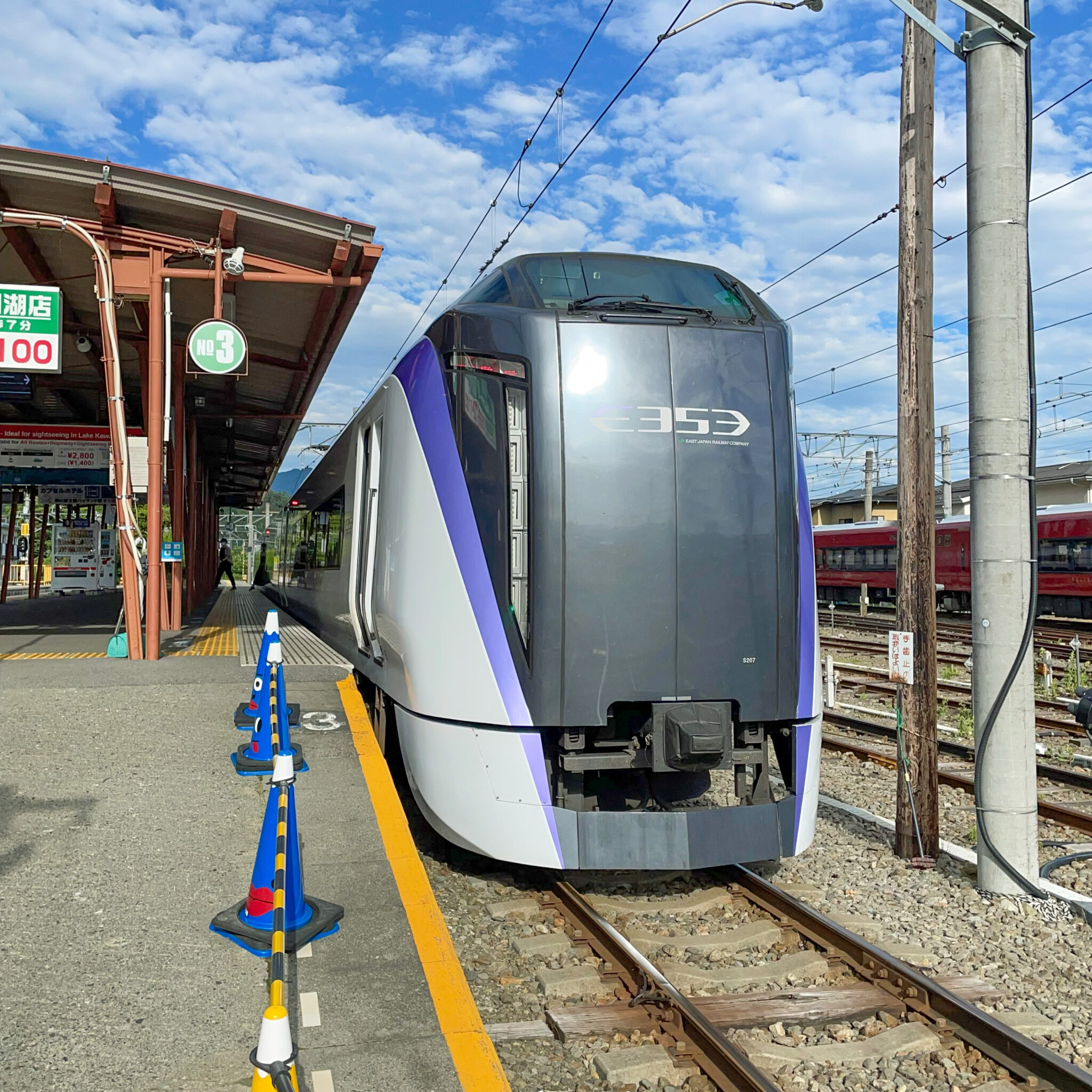 特急富士回遊号河口湖駅にて