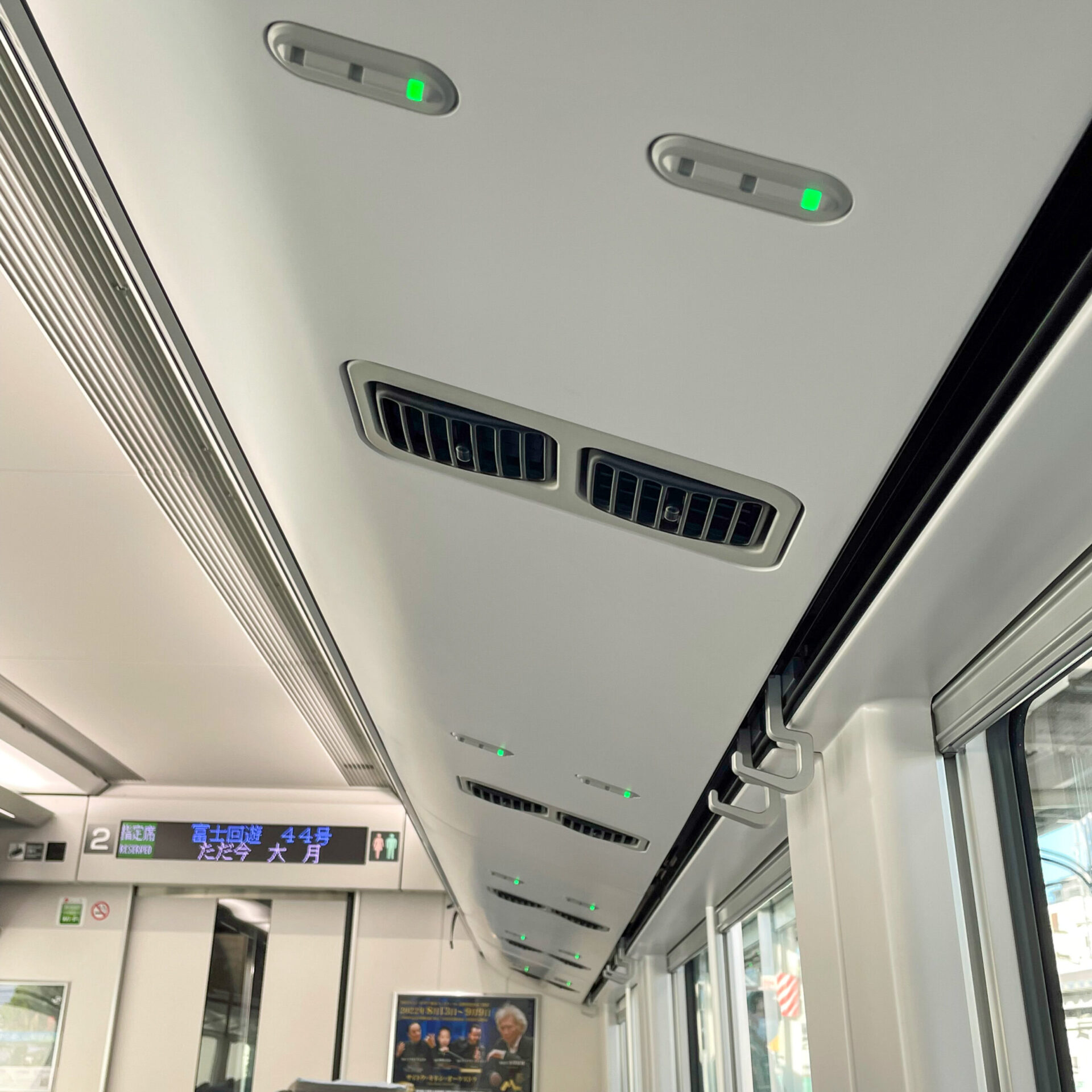 富士回遊号車内のランプ