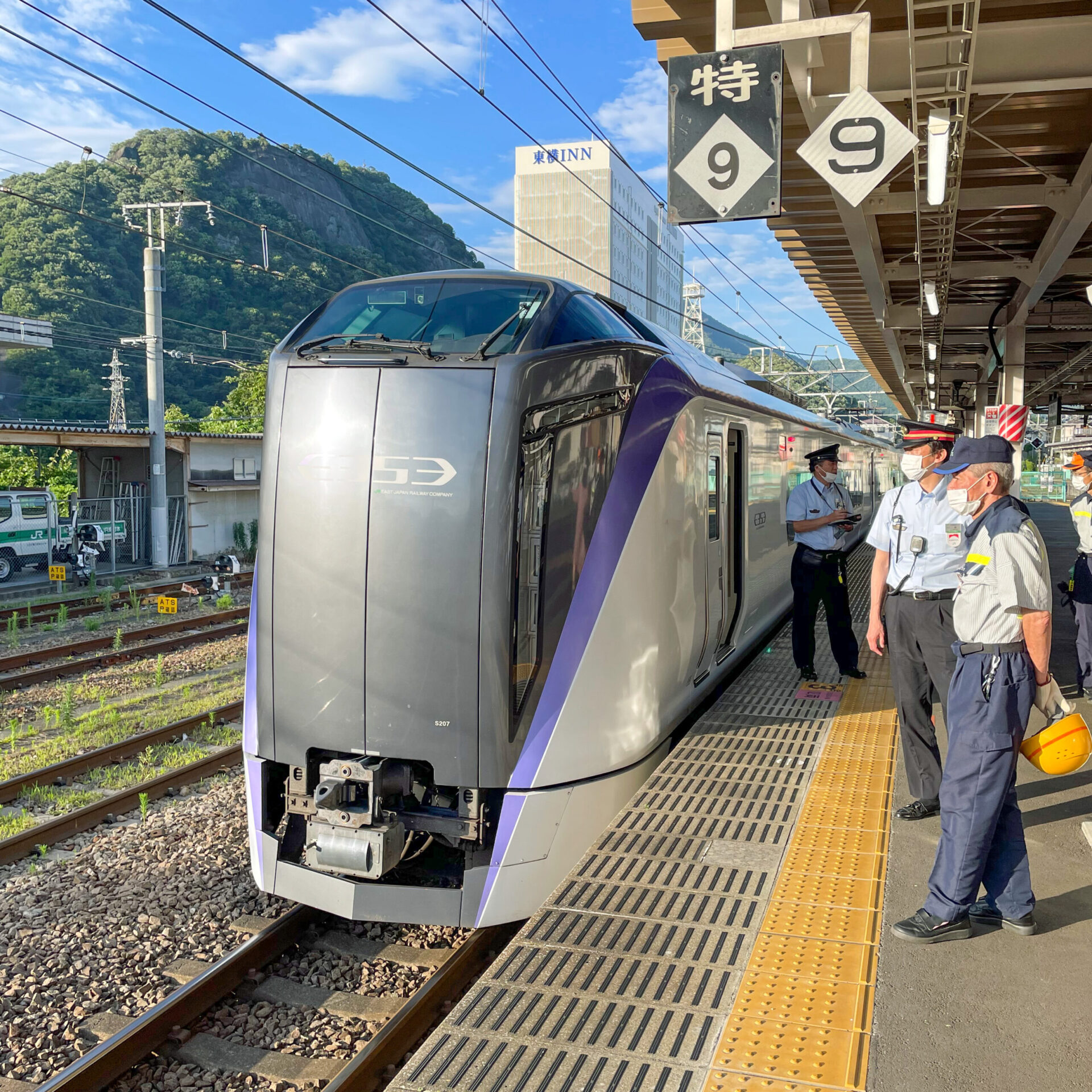 大月駅での連結作業