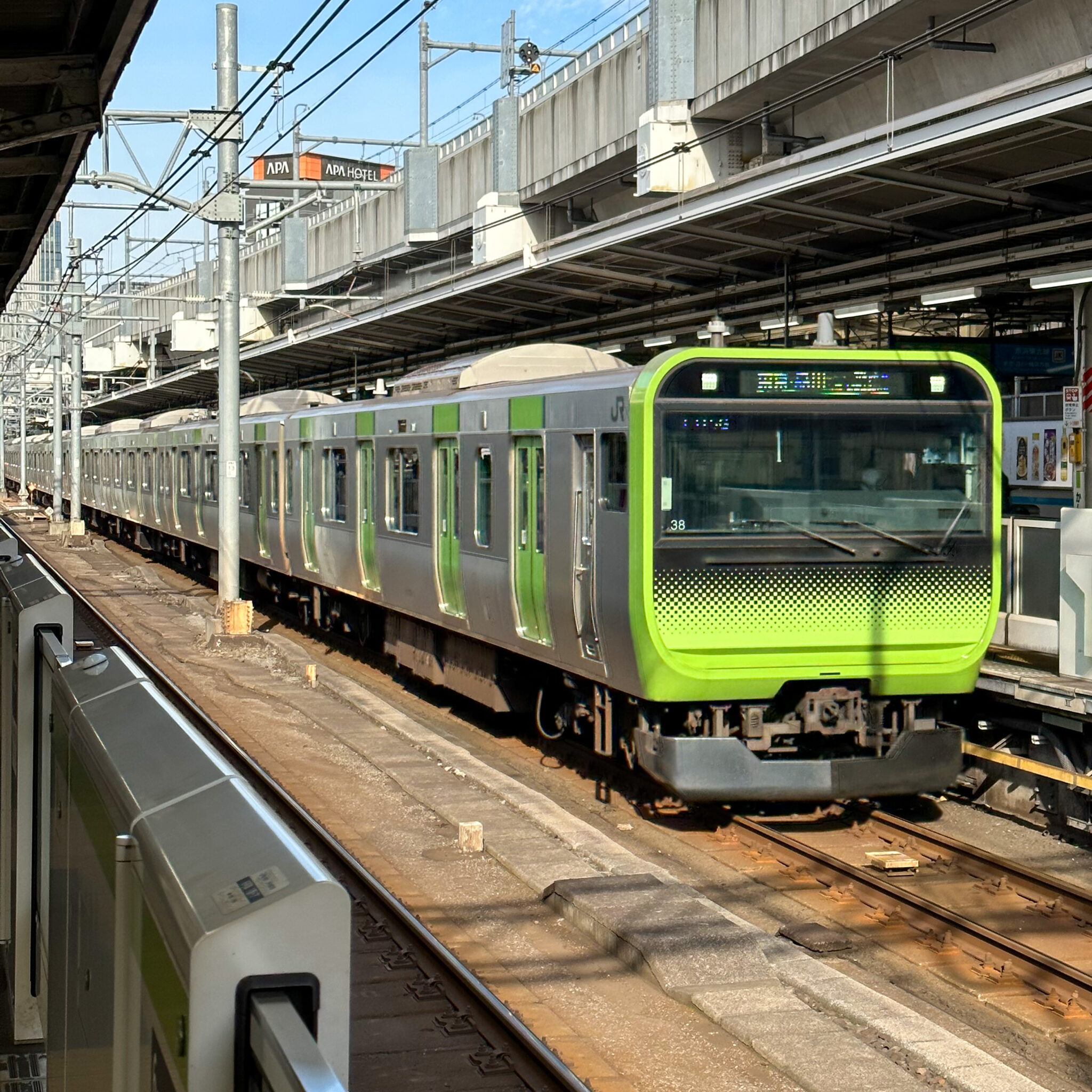 山手線神田駅にて