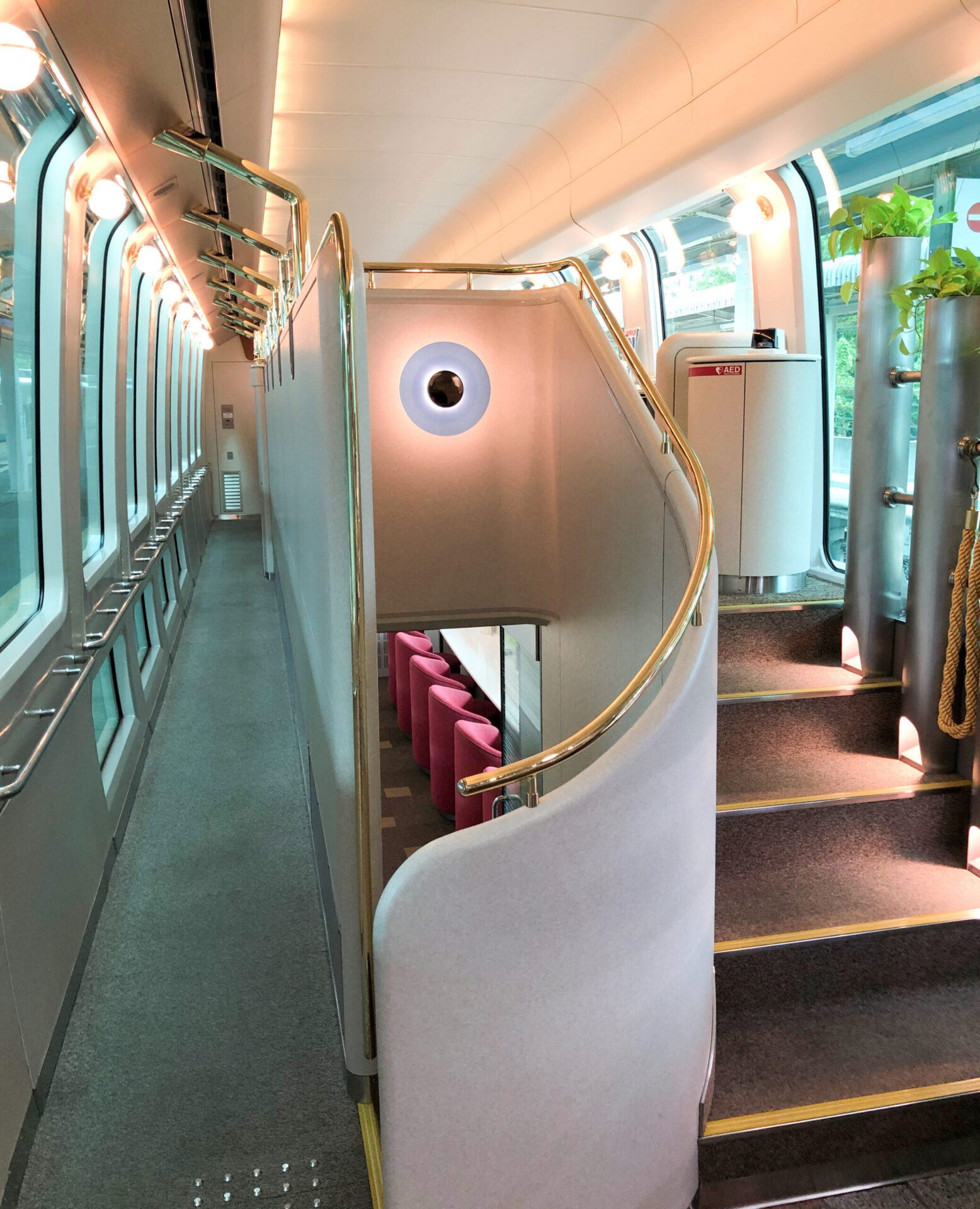 近鉄特急しまかぜカフェ車両