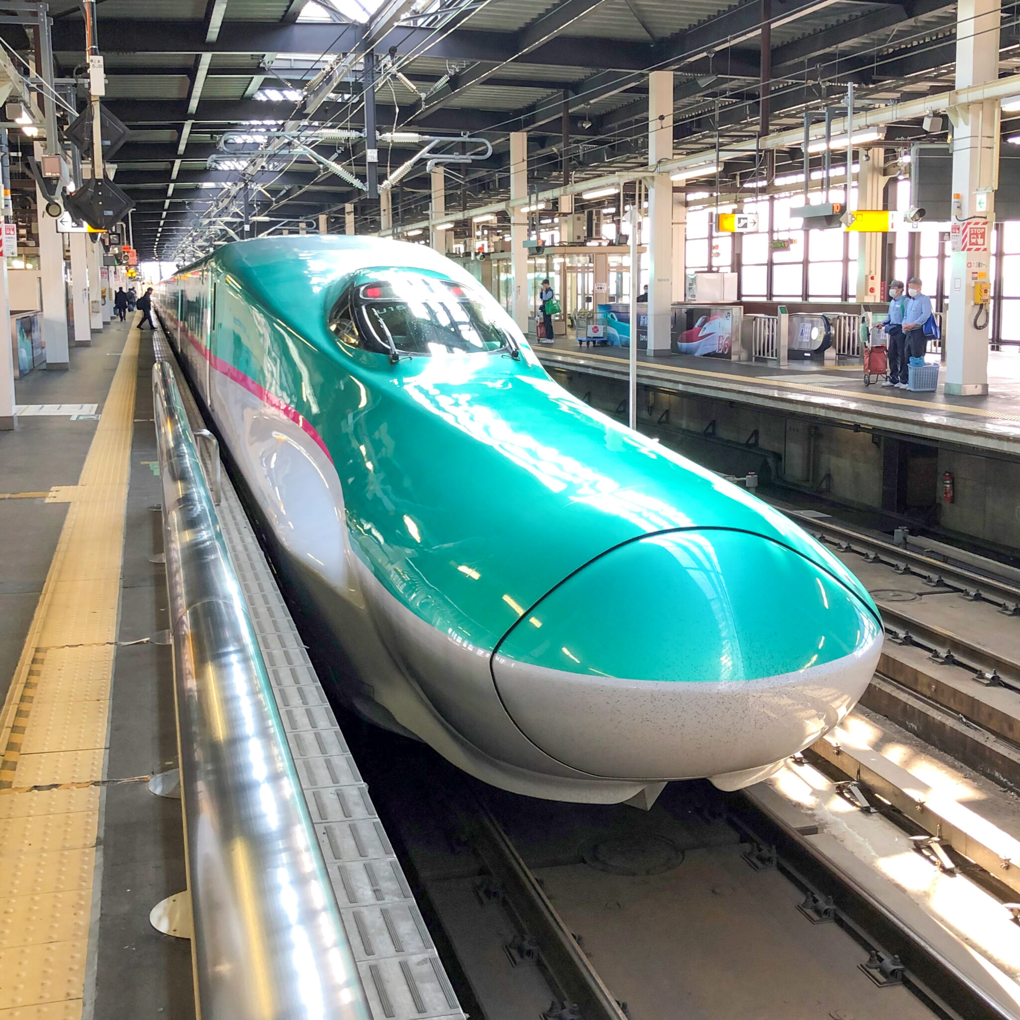 新幹線E5系盛岡駅にて