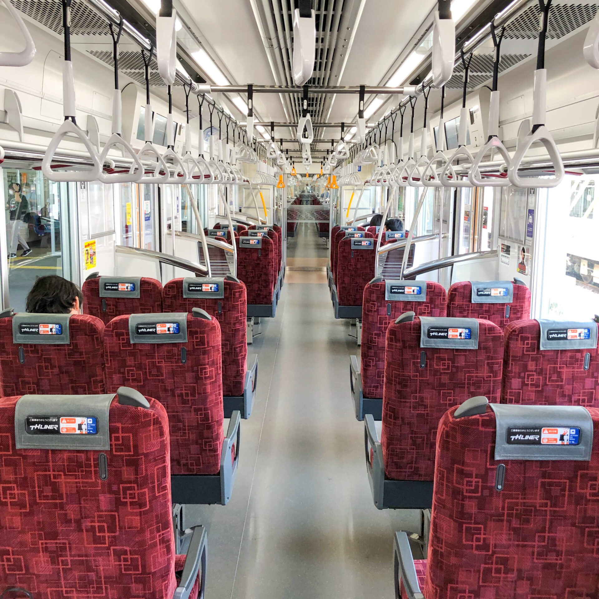 THライナー車内