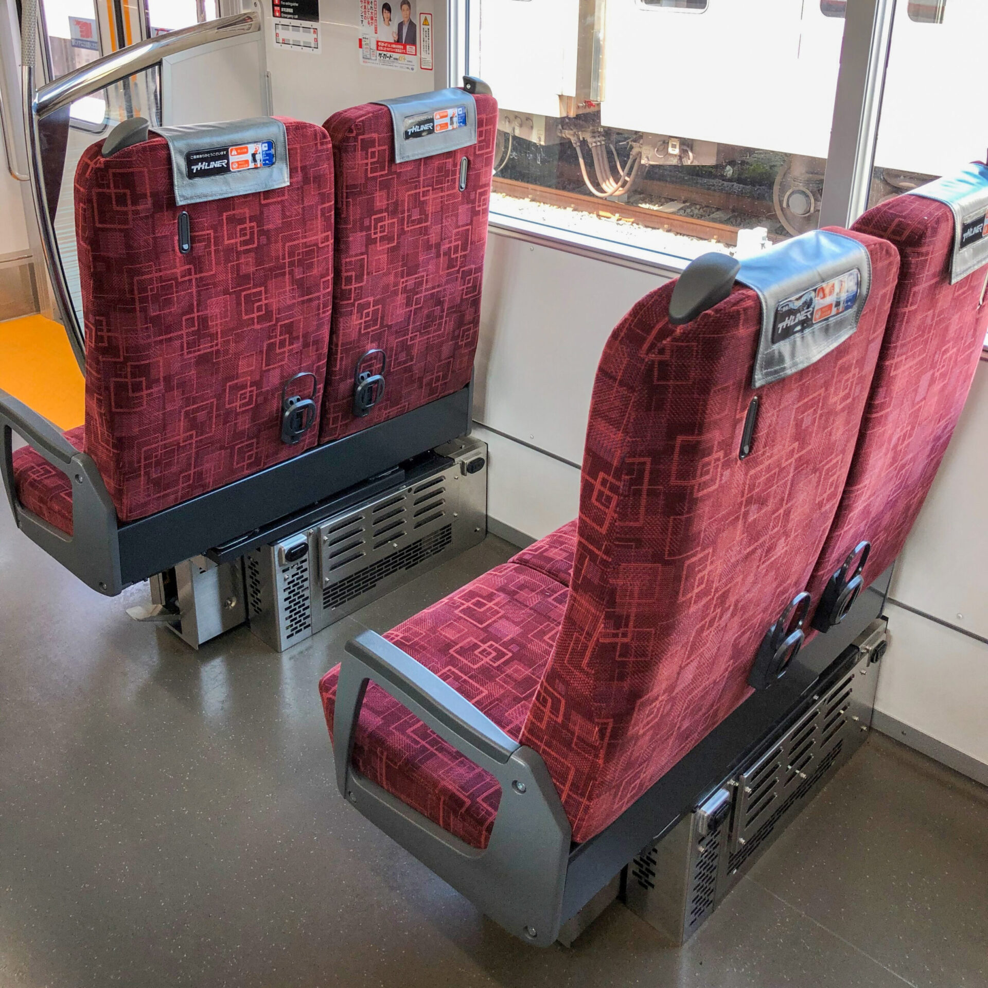 THライナー車内