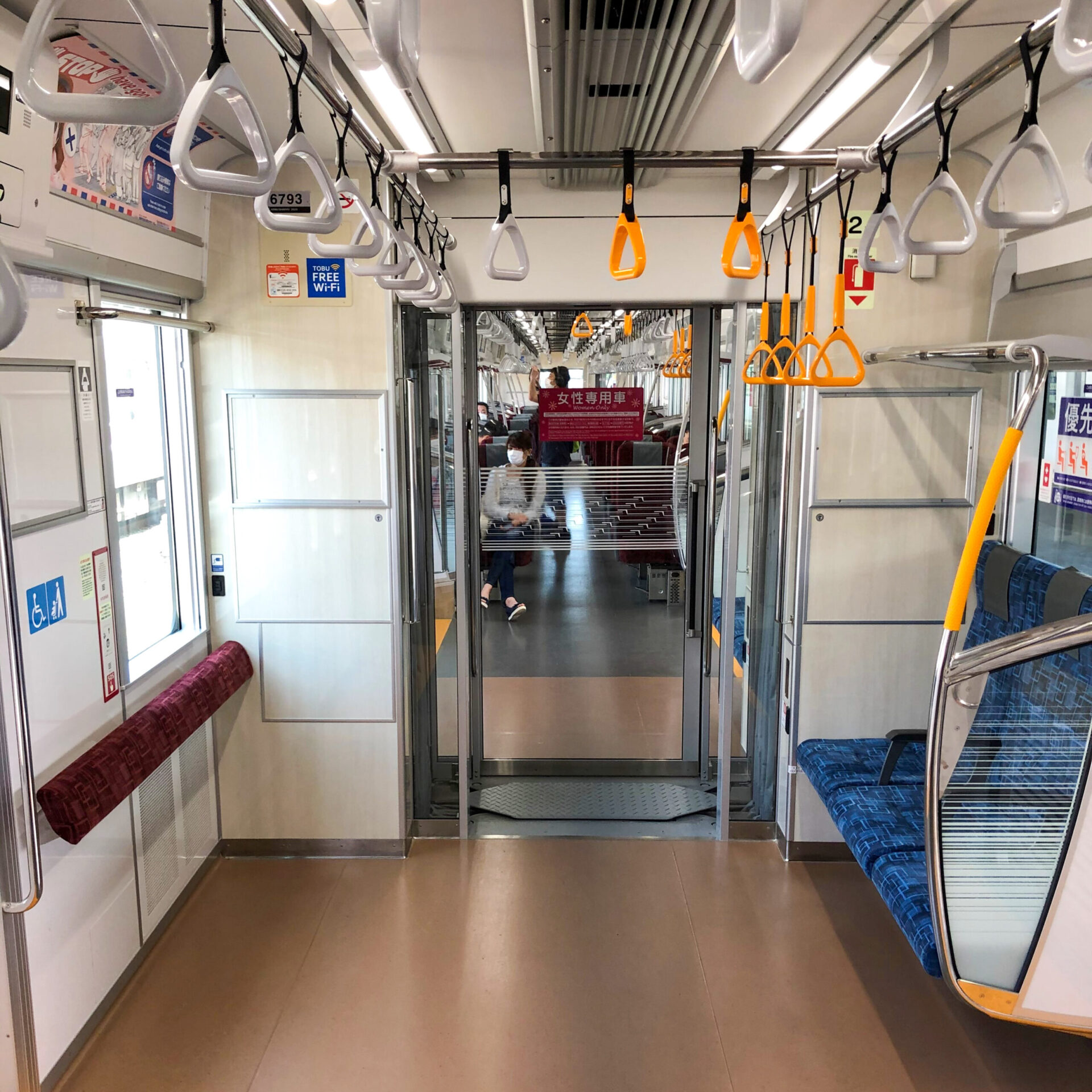 THライナー車内
