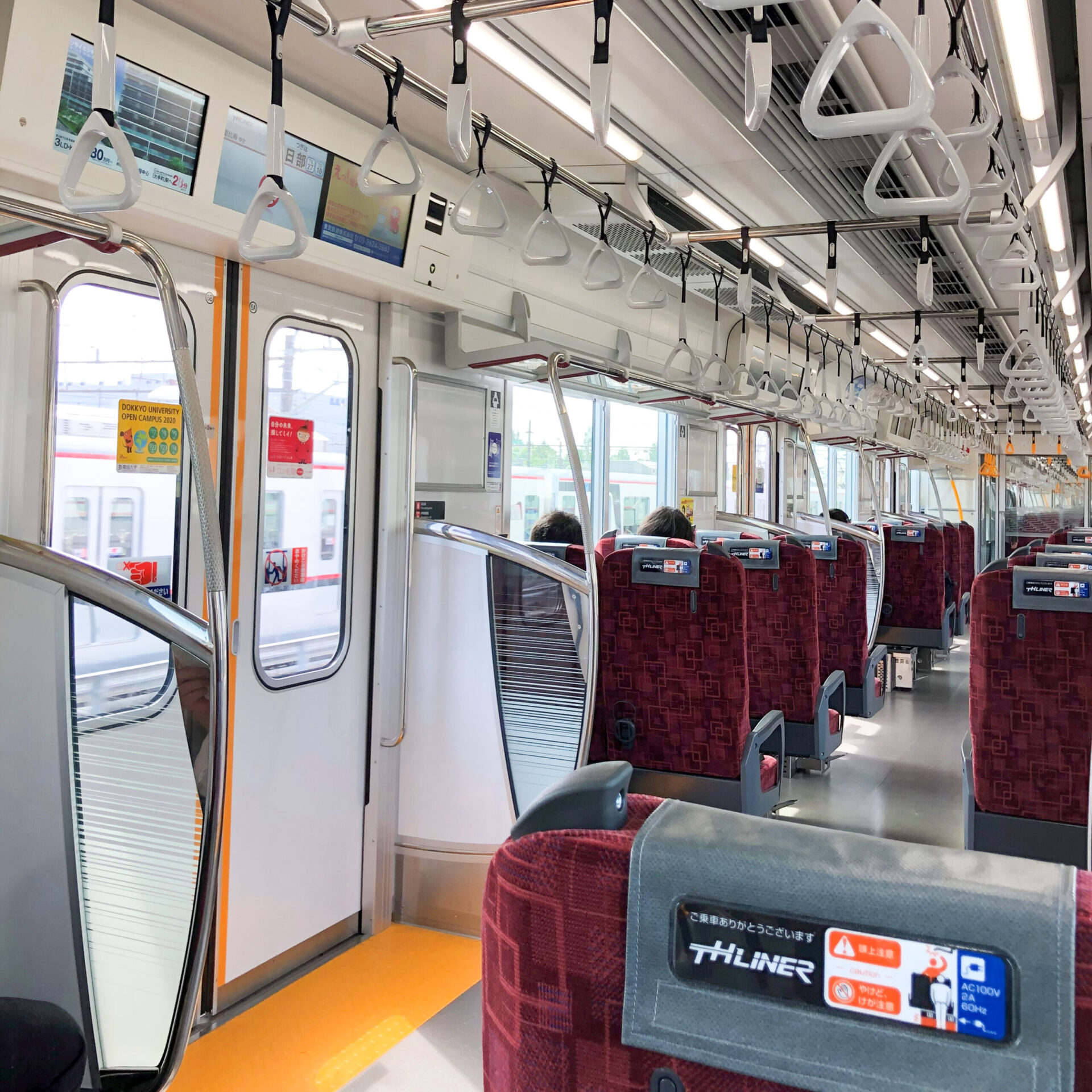 THライナー車内