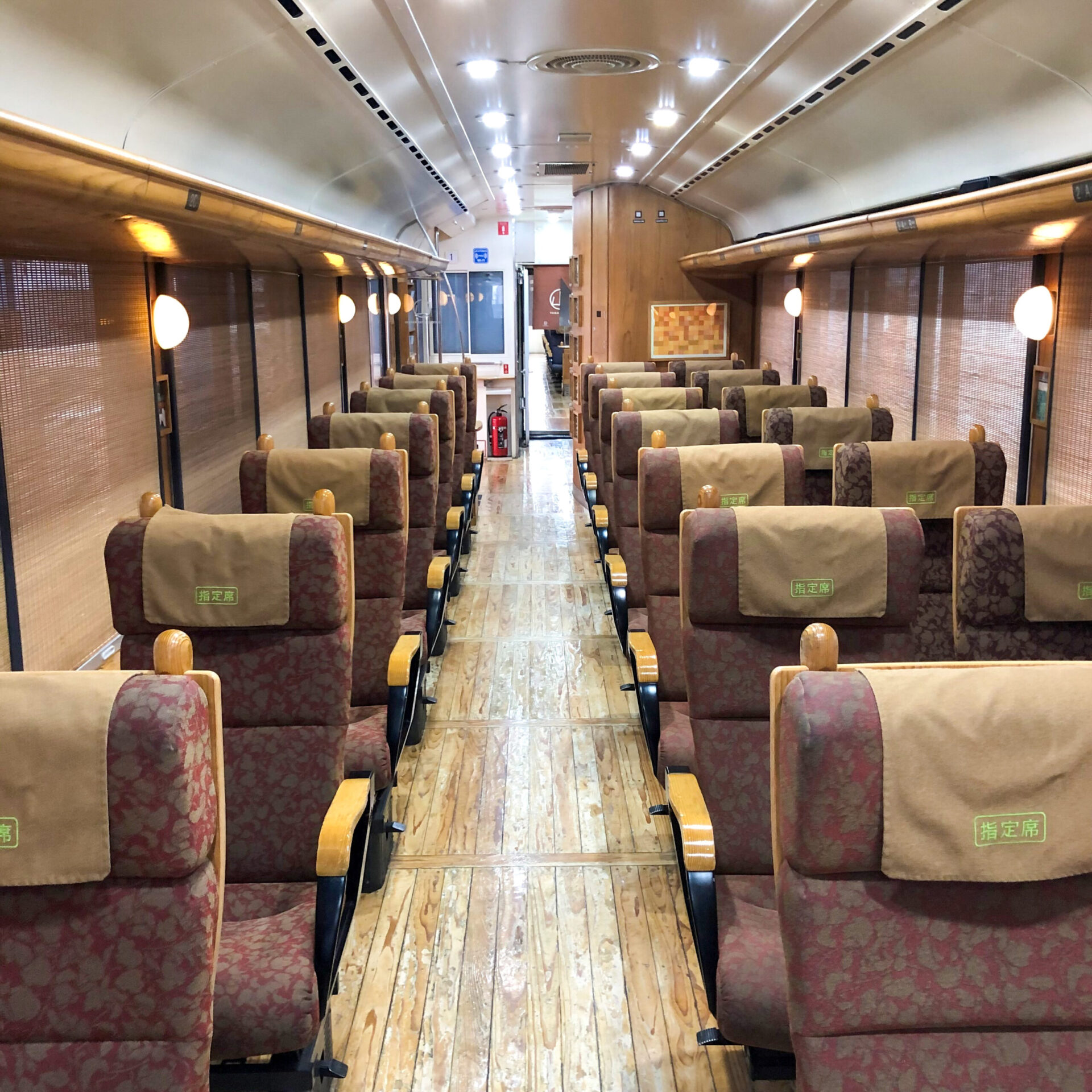 特急海幸山幸号車内