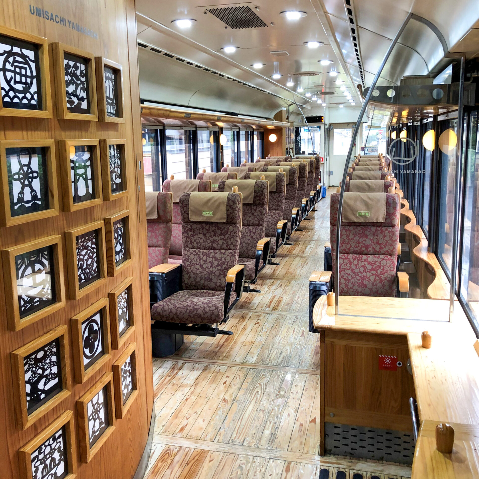特急海幸山幸号車内