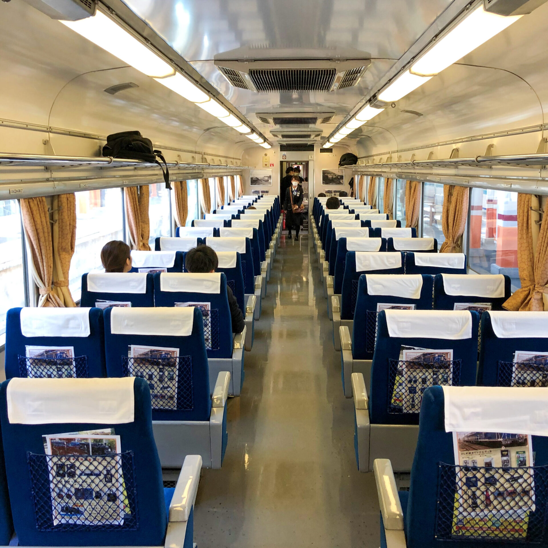 SLDL大樹号一般車両車内
