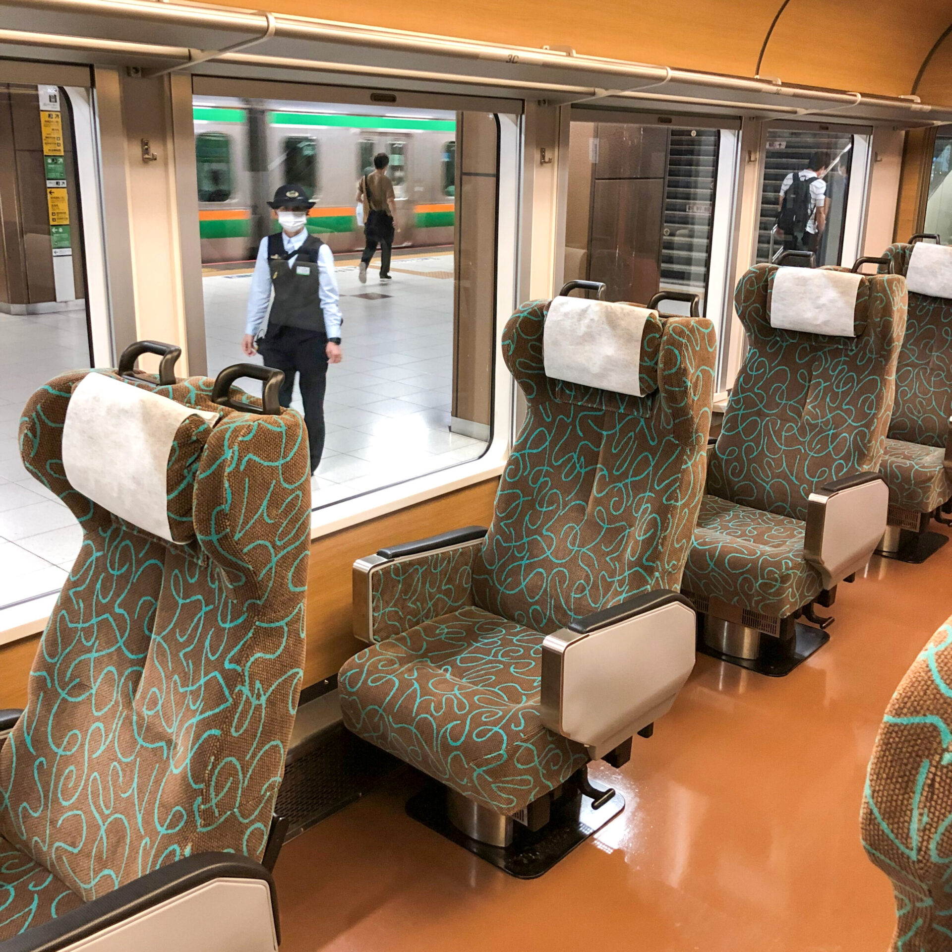 リゾートやまどり車内