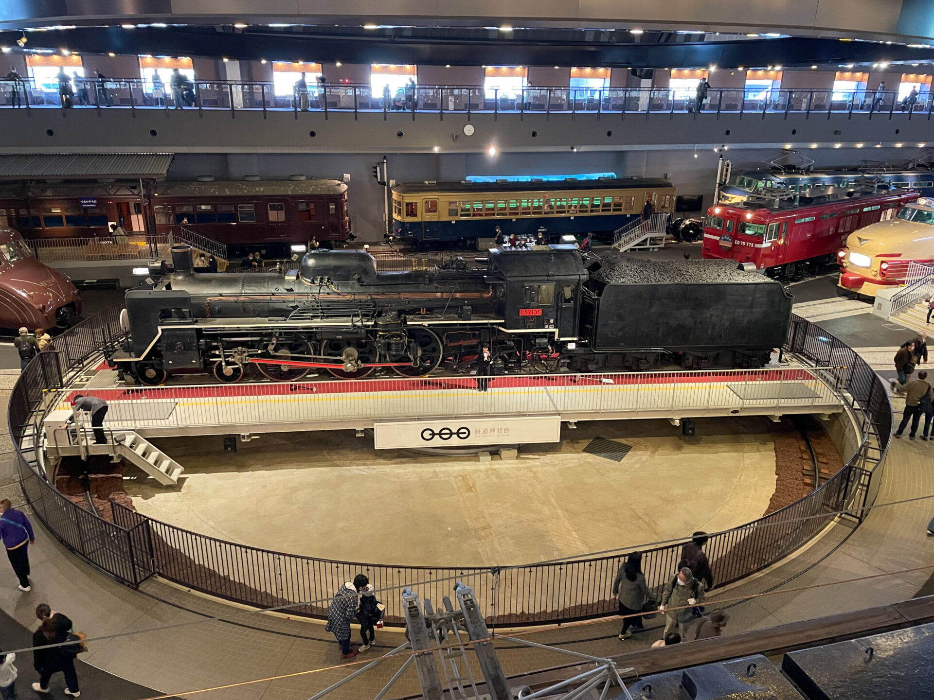 鉄道博物館展示ホールにて転車台体験