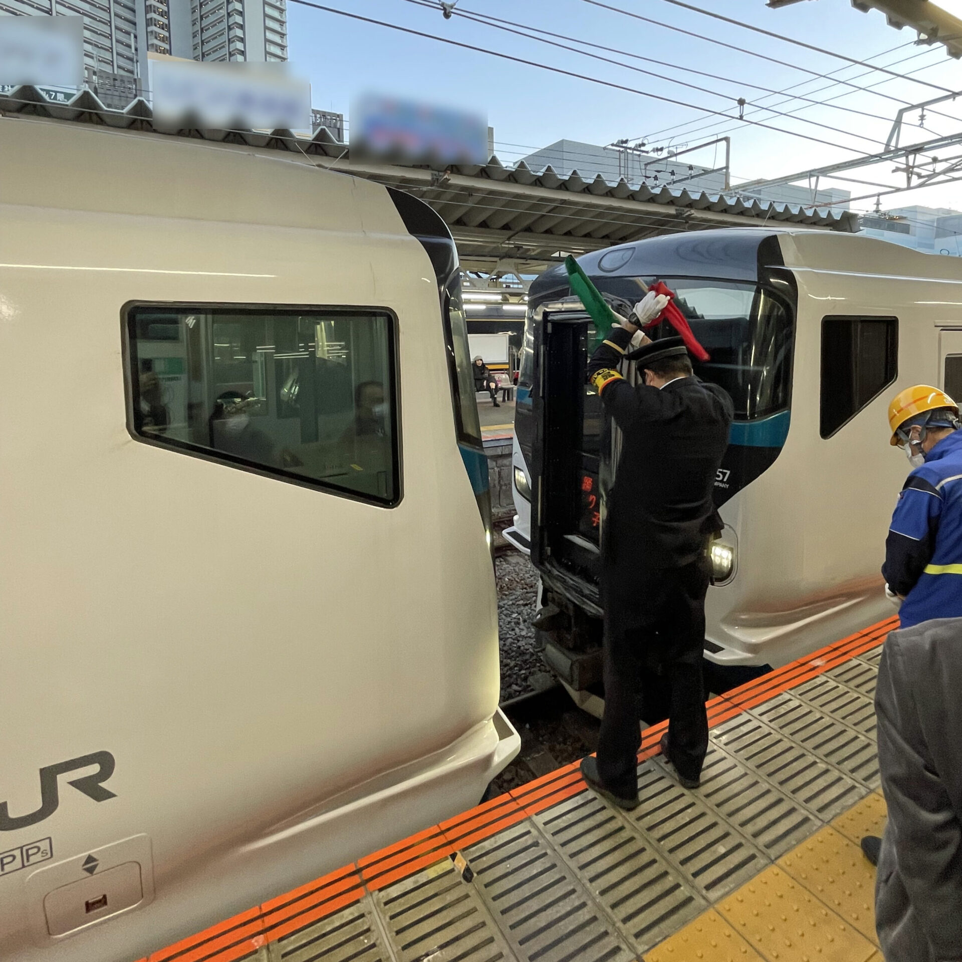 熱海駅における踊り子号の連結解結作業