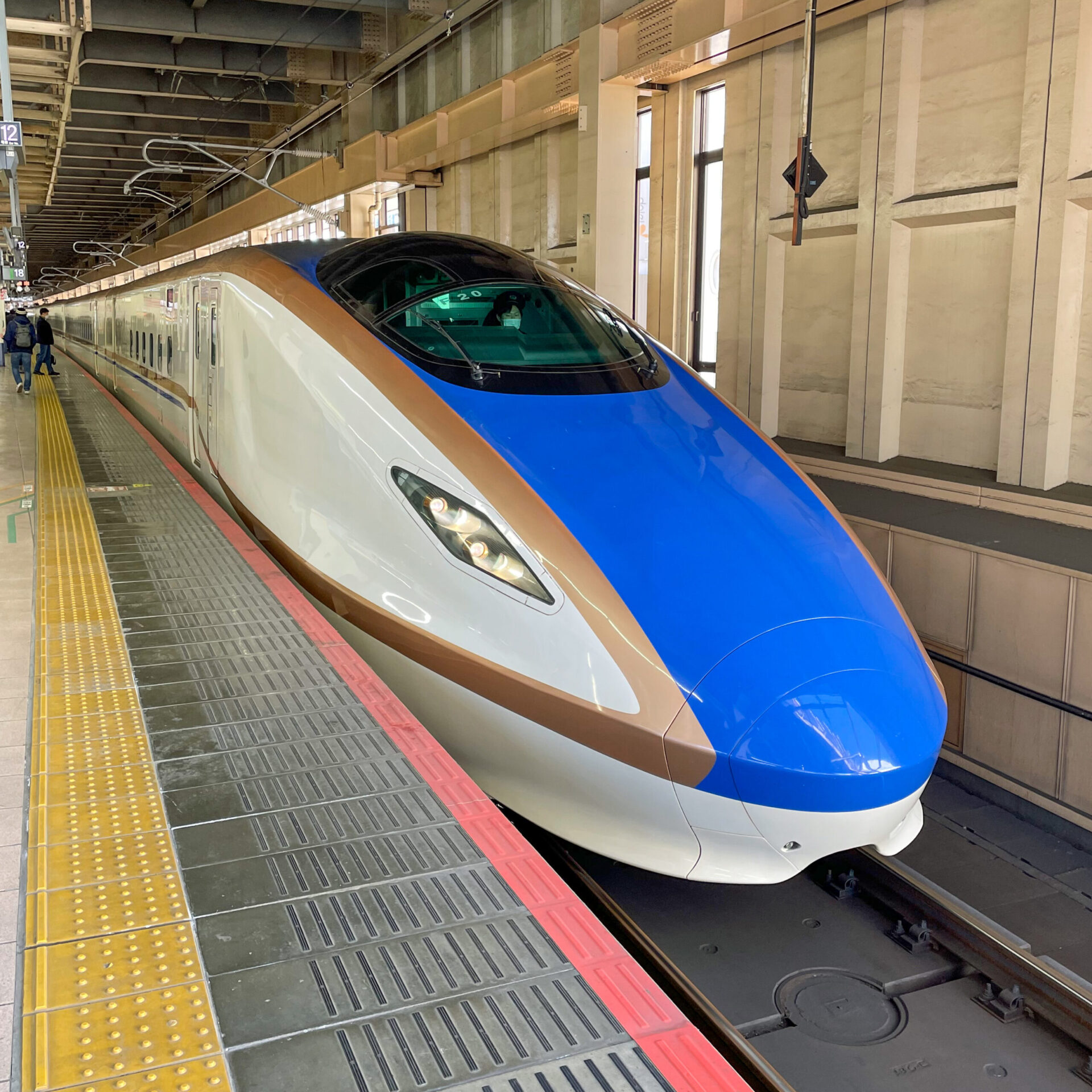 北陸新幹線E7系大宮駅にて
