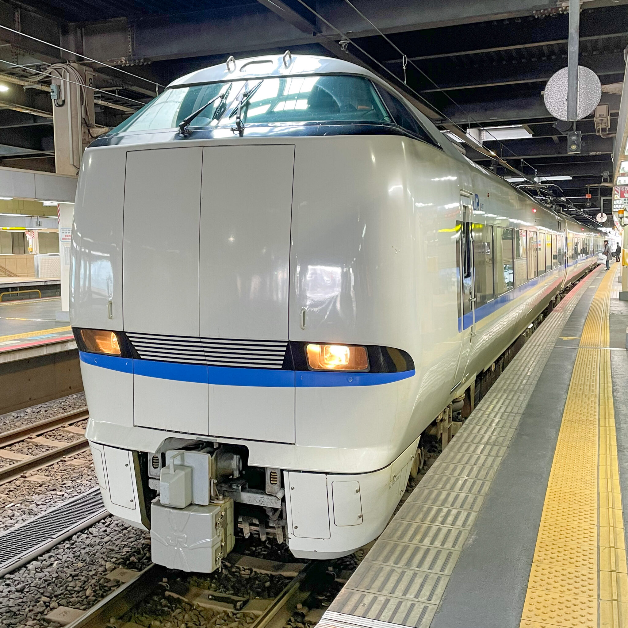 特急サンダーバード号金沢駅にて