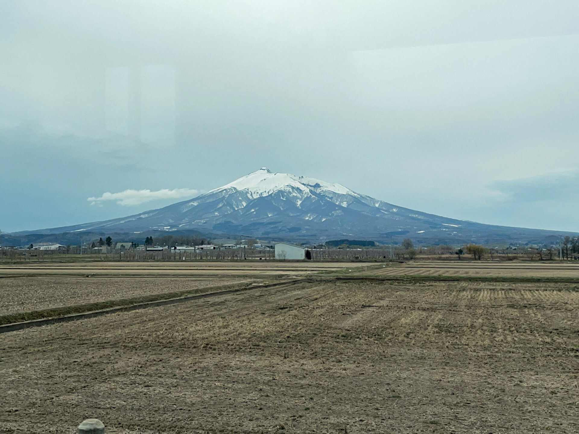 五能線から眺める岩木山
