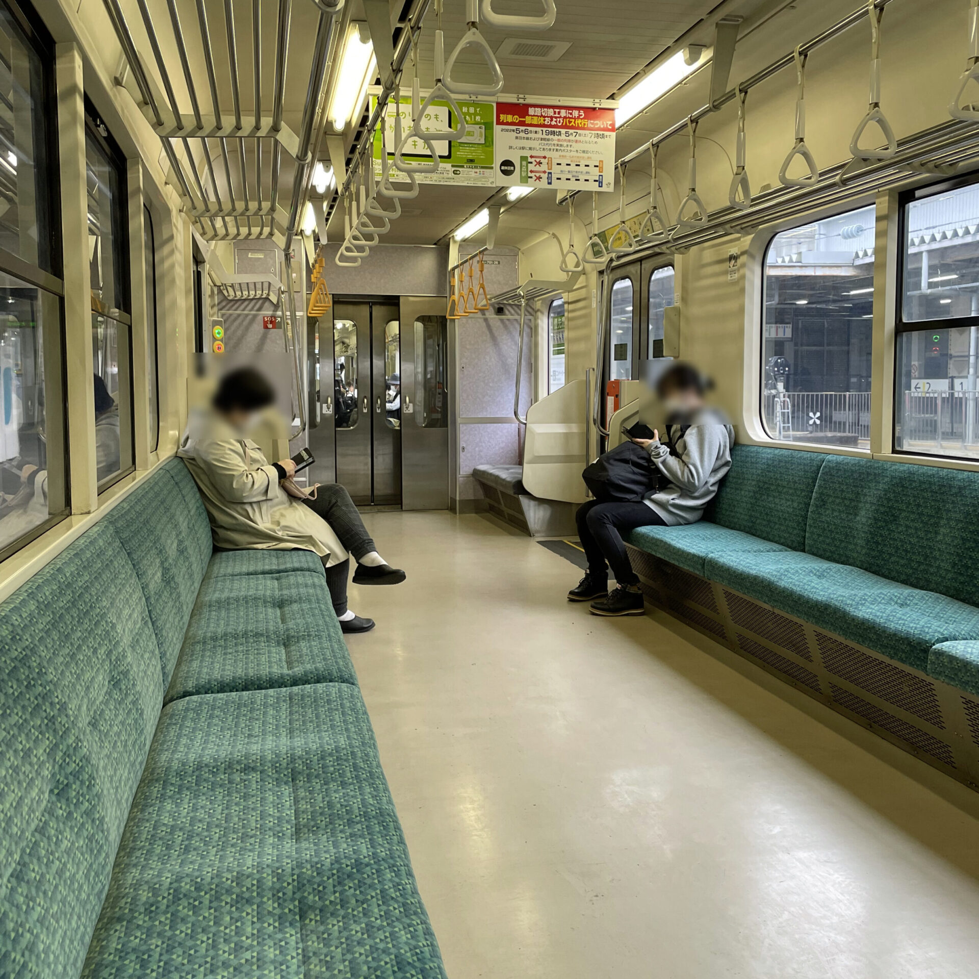 酒田駅行き普通列車車内