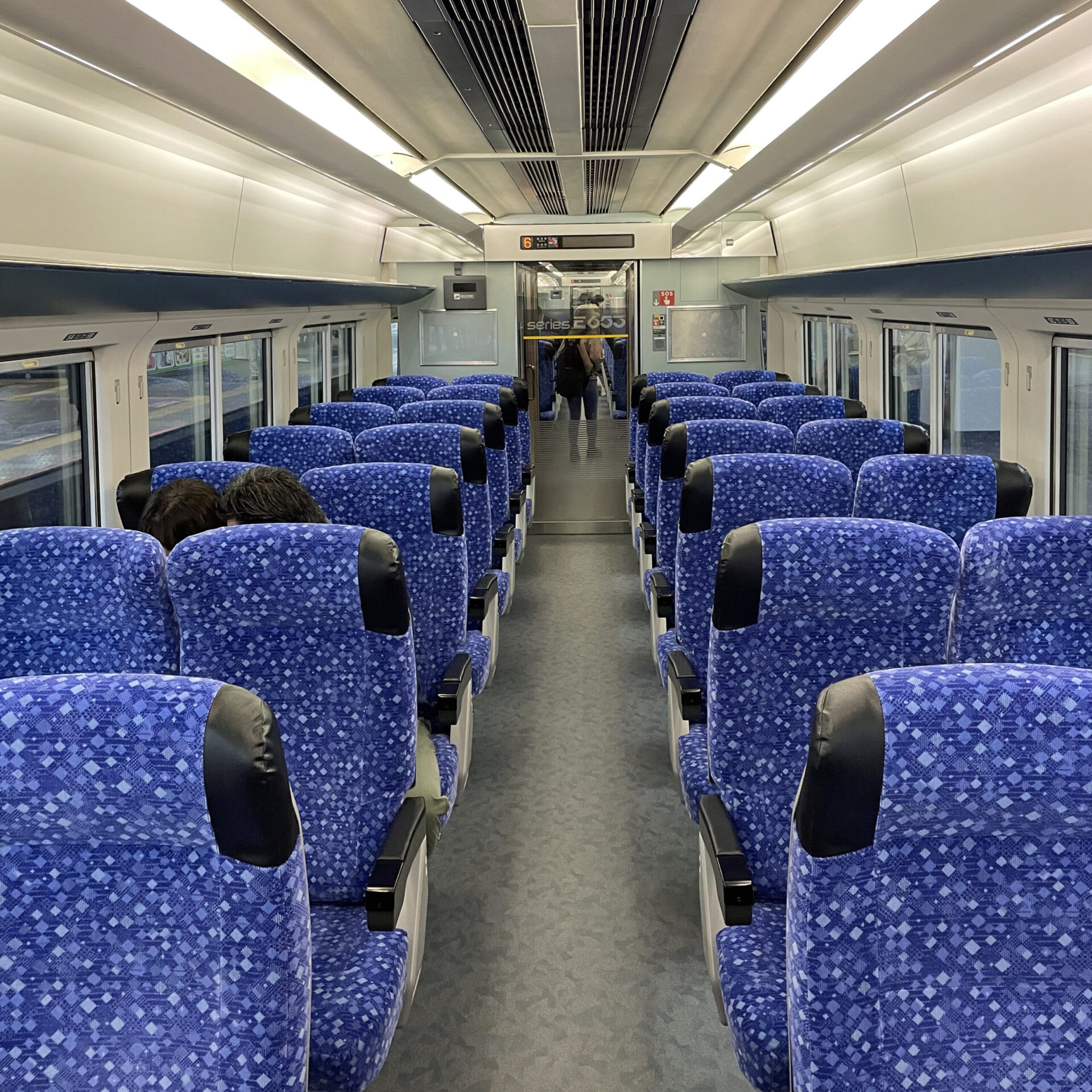 E653系車両普通車の車内