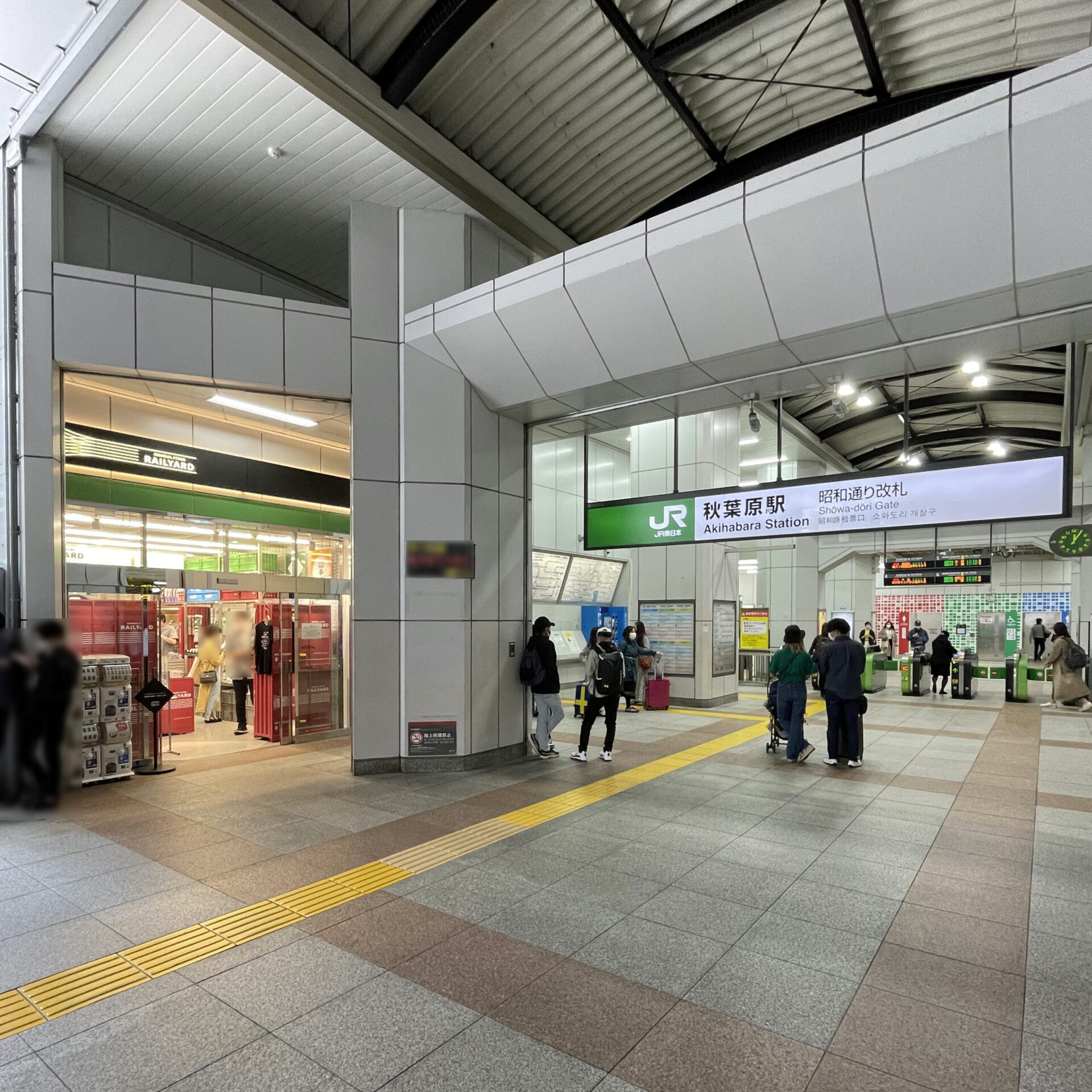 みどりの窓口閉鎖跡地の商業店舗秋葉原駅にて